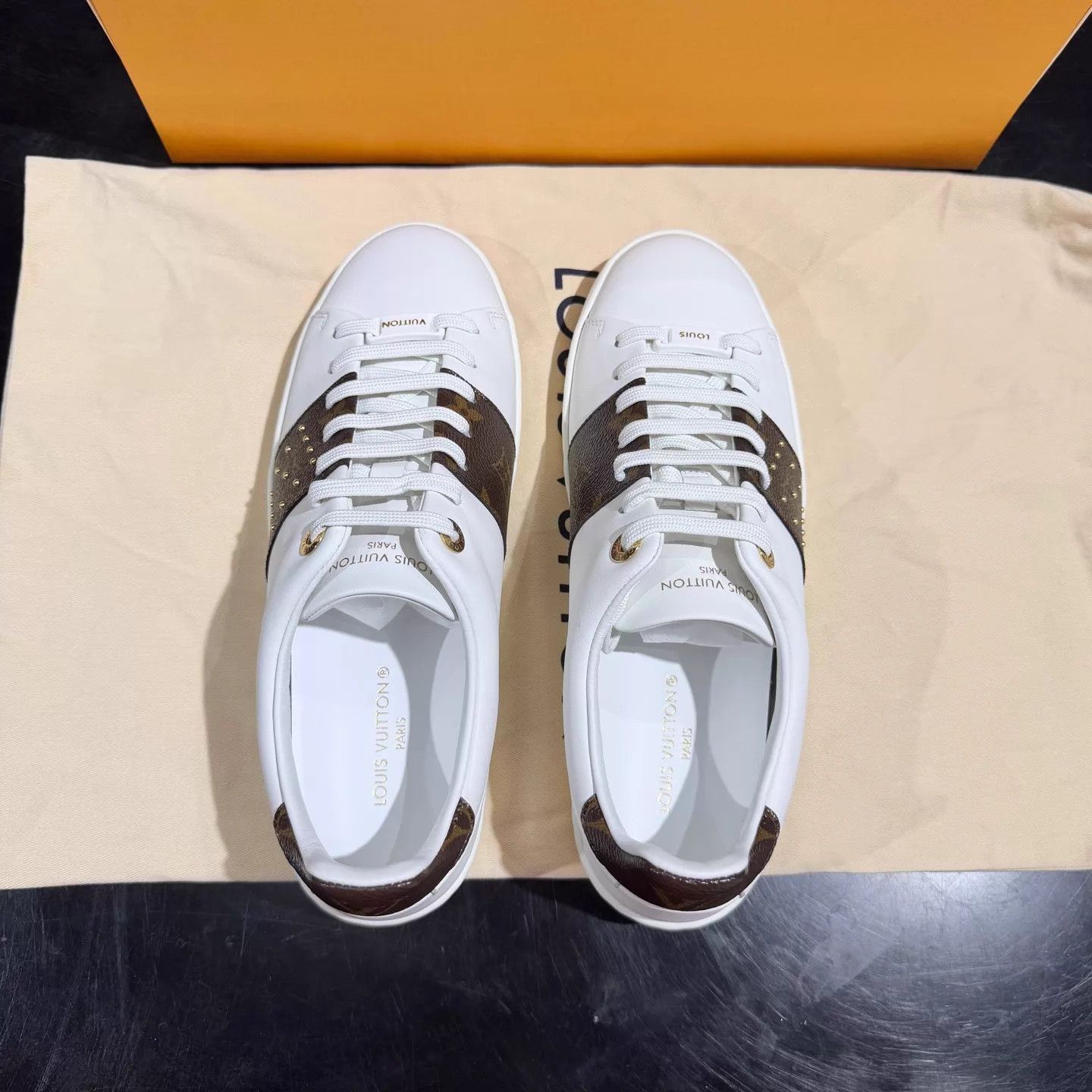 Louis Vuitton LV Frontrow Sneaker Monogram Patchwork White 39 Size US 6 / EU 39 - 5 Thumbnail