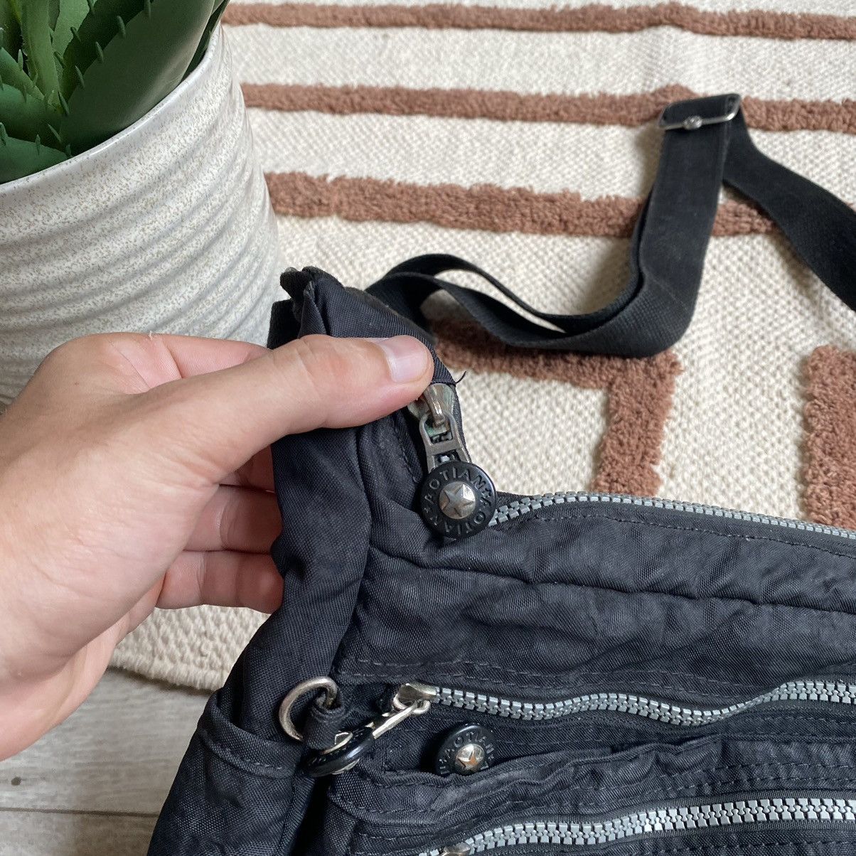 Japanese Brand × Seditionaries × Vintage VINTAGE JAPANESE STYLE BLACK FADED NYLON CROSSBODY BAG Size ONE SIZE - 4 Thumbnail