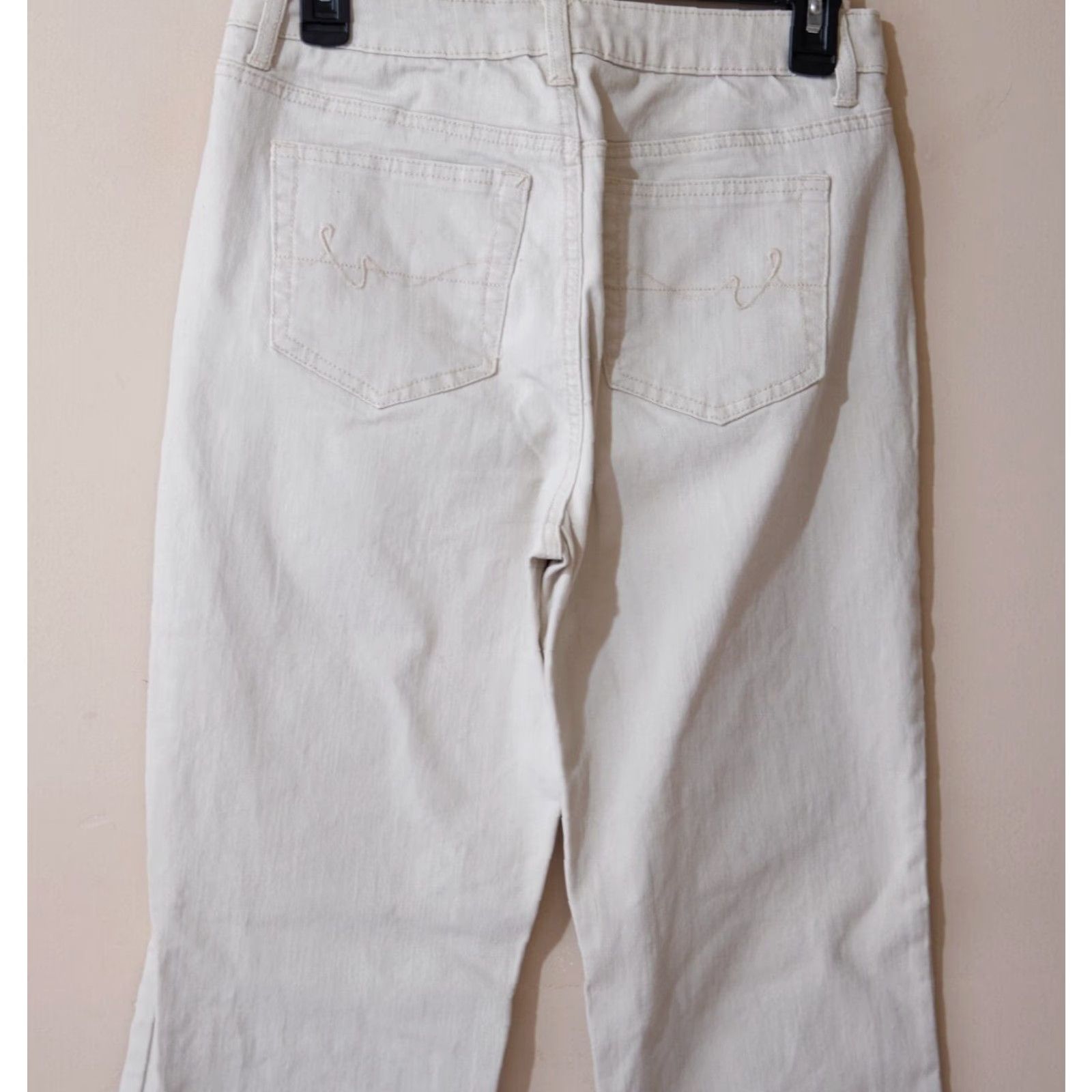 Vintage St. John's Bay Jeans Bootcut Stretch Beige Women's 6 Regular Inseam 30-1/2" Rise 10-3/4" 5-Pocket Denim Pocket Style: 5-Pocket Design Size 28" / US 6 / IT 42 - 7 Thumbnail