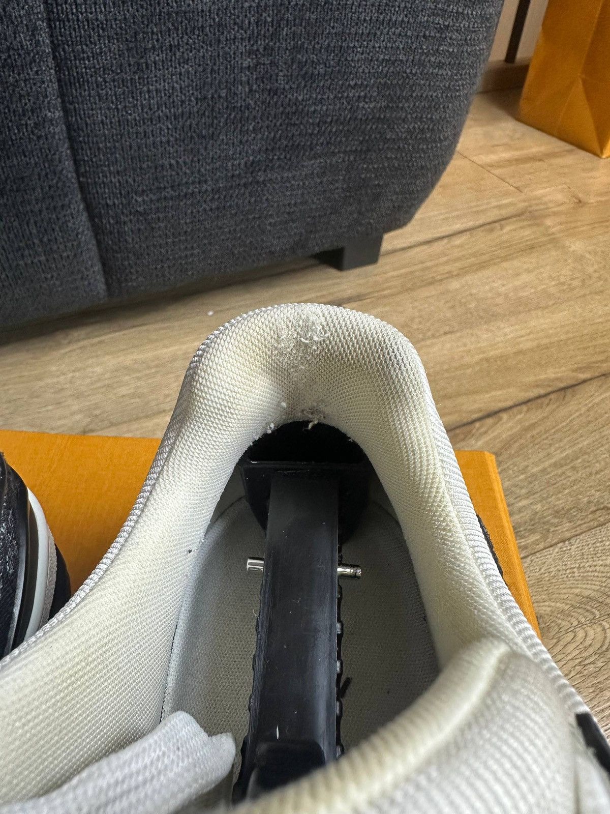 Louis Vuitton Louis Vuitton Trainer Black and White Size US 9 / IT 39 - 7 Thumbnail