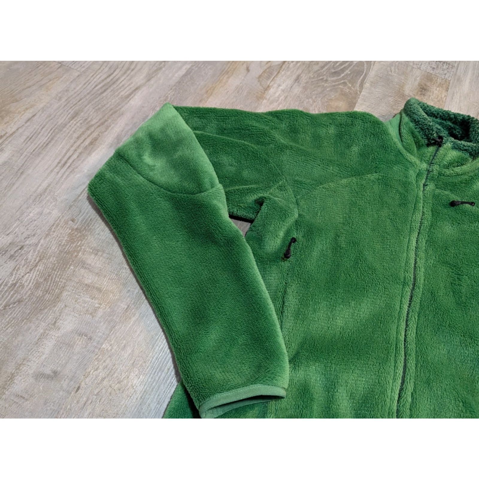 Patagonia Patagonia Jacket Women’s Size Small Regulator Polartec Fleece Zip Green Full Zip Pockets Slim Fit Basic Jacket, Regular Dept Women Size S / US 4 / IT 40 - 4 Thumbnail