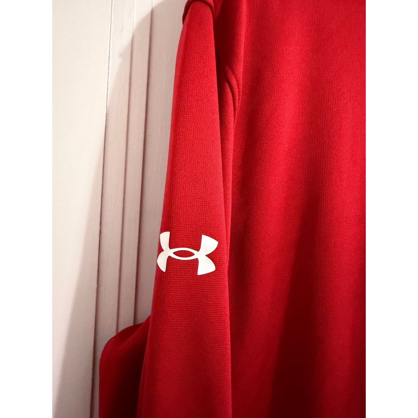 Under Armour University of Wisconsin Badgers Red Under Armour Hoodie Sz M Size US M / EU 48-50 / 2 - 3 Thumbnail