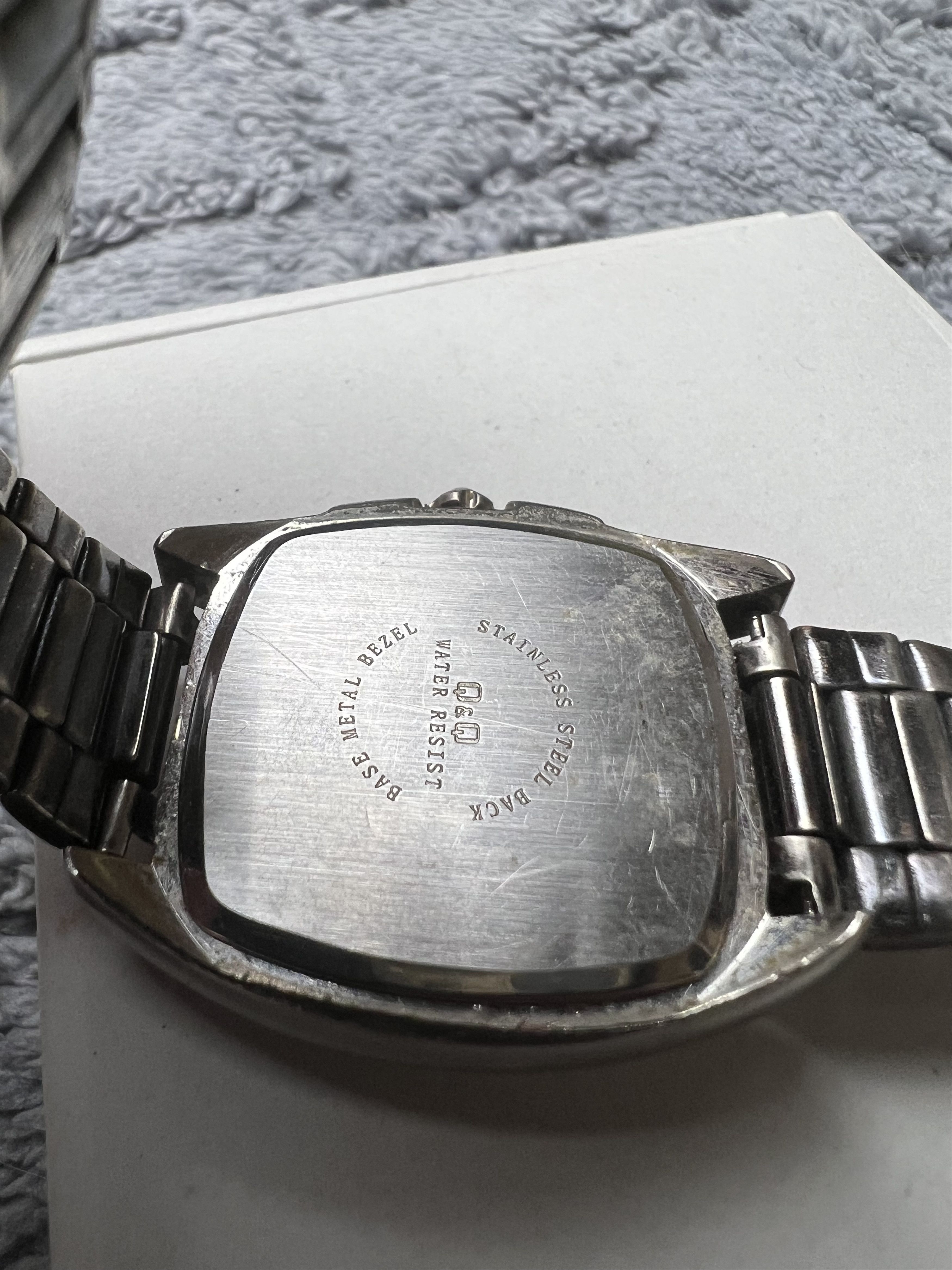 Vintage Futuristic Minimalistic Q&Q Japanese Style Bracelet Watch Size ONE SIZE - 10 Thumbnail