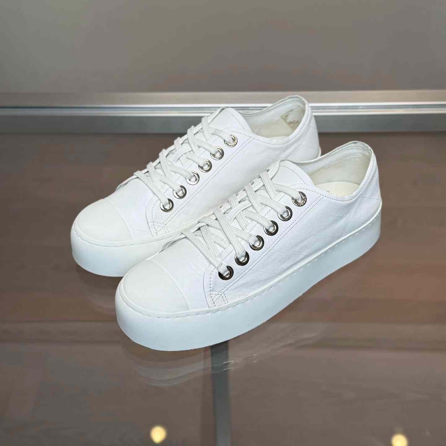 Chanel Chanel Retro Lowtop Sneakers 25 Women Size US 8 / IT 38 - 1 Thumbnail