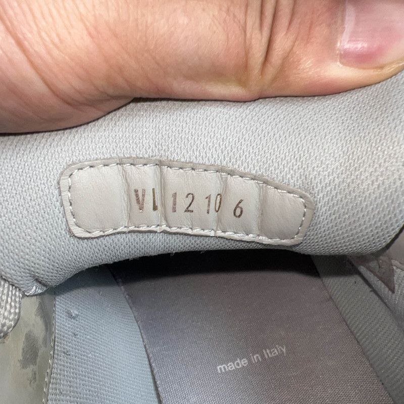 Louis Vuitton Louis Vuitton Classic Print Trainer Sneakers in Gray White Size US 10 / EU 43 - 5 Thumbnail