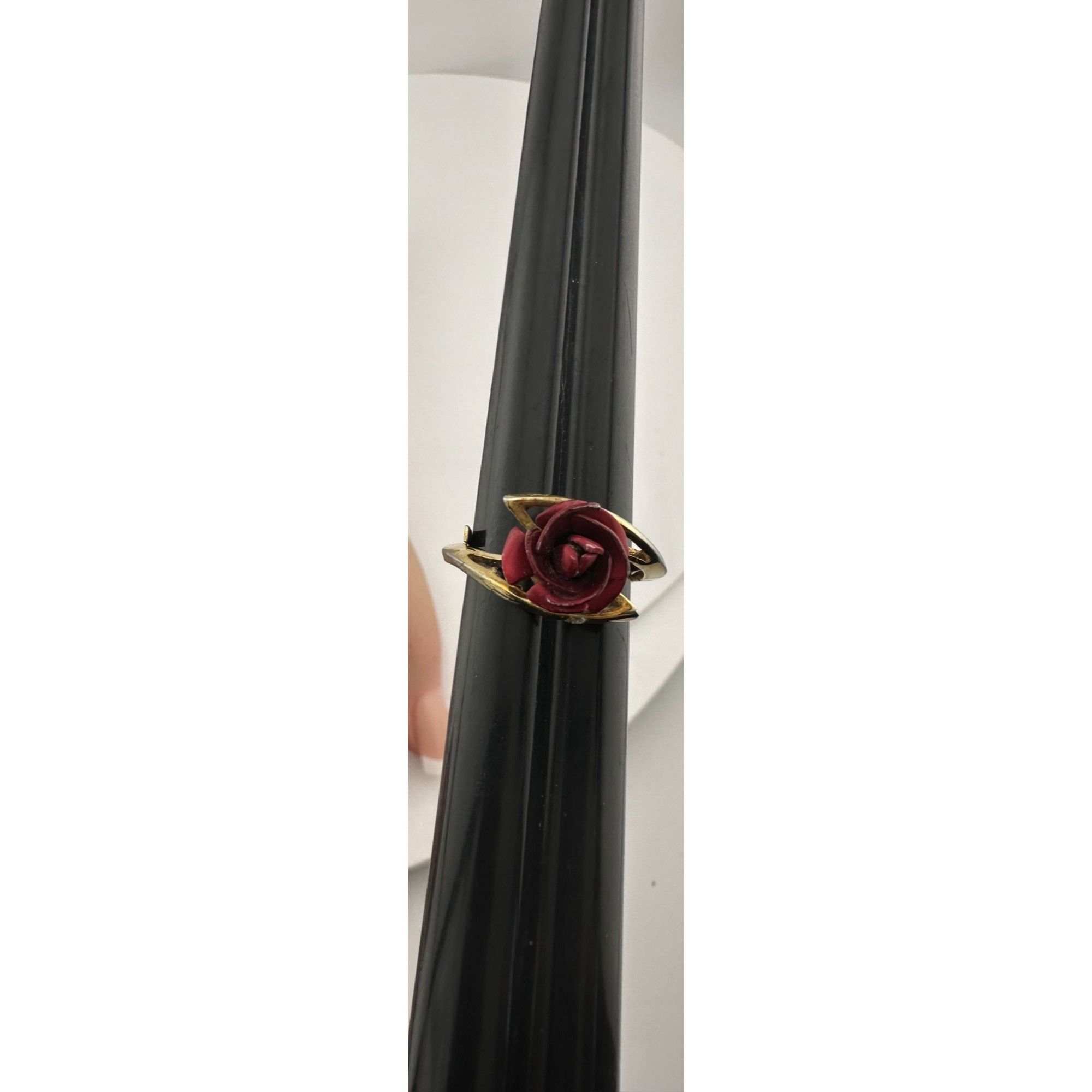 Other Women's Beautiful Gold Tone Red Rose Flower Ring Size ONE SIZE - 15 Thumbnail