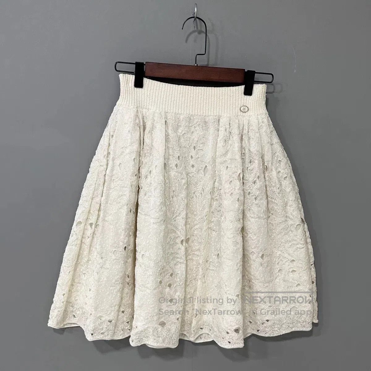 Chanel Chanel Cream Lace A-line Skirt. Size 37" - 1 Thumbnail