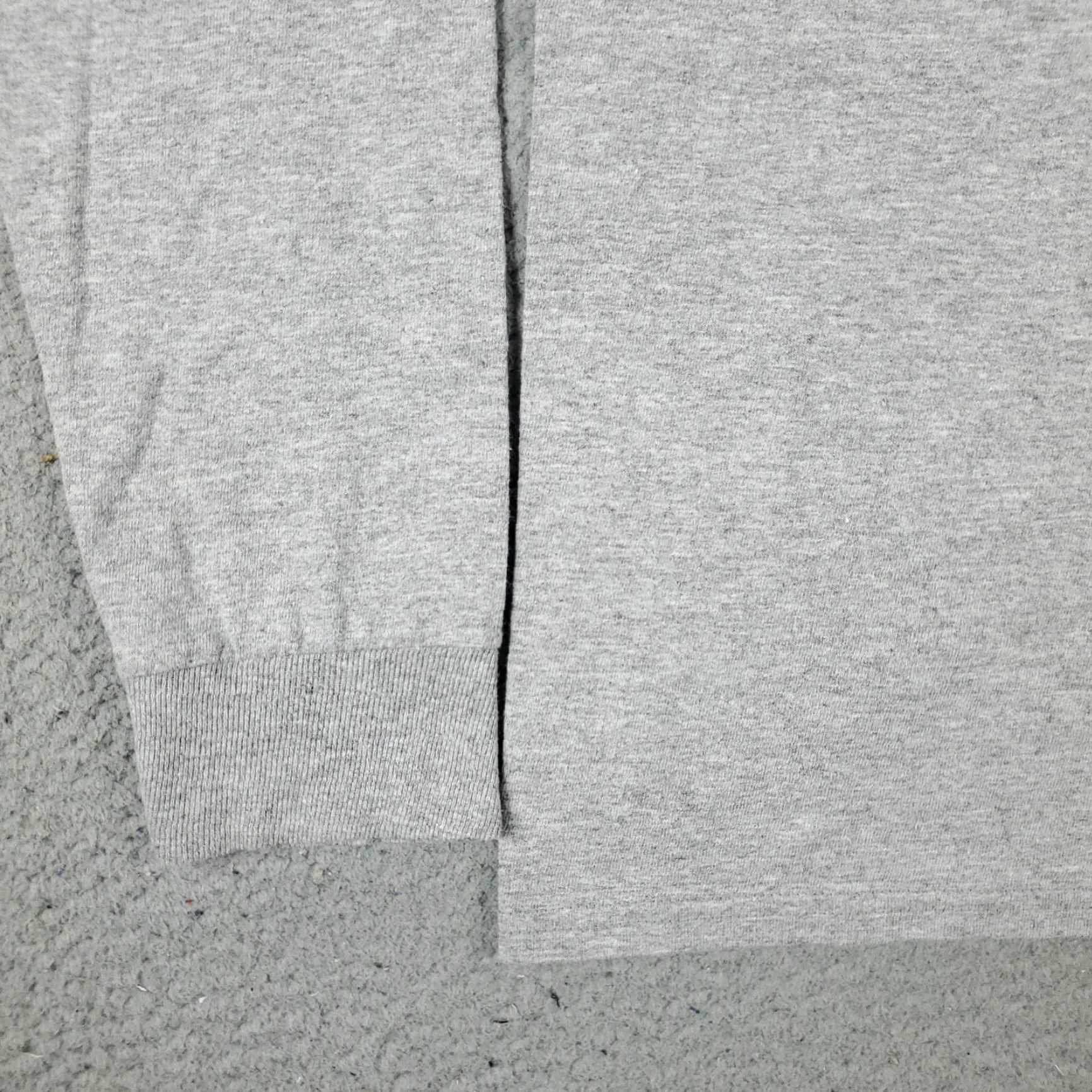 Champion Champion T Shirt Mens Size Small Casual Long Sleeve Adult Crew Neck Gray Cotton Regular Nike? Wait no. Size US S / EU 44-46 / 1 - 4 Thumbnail