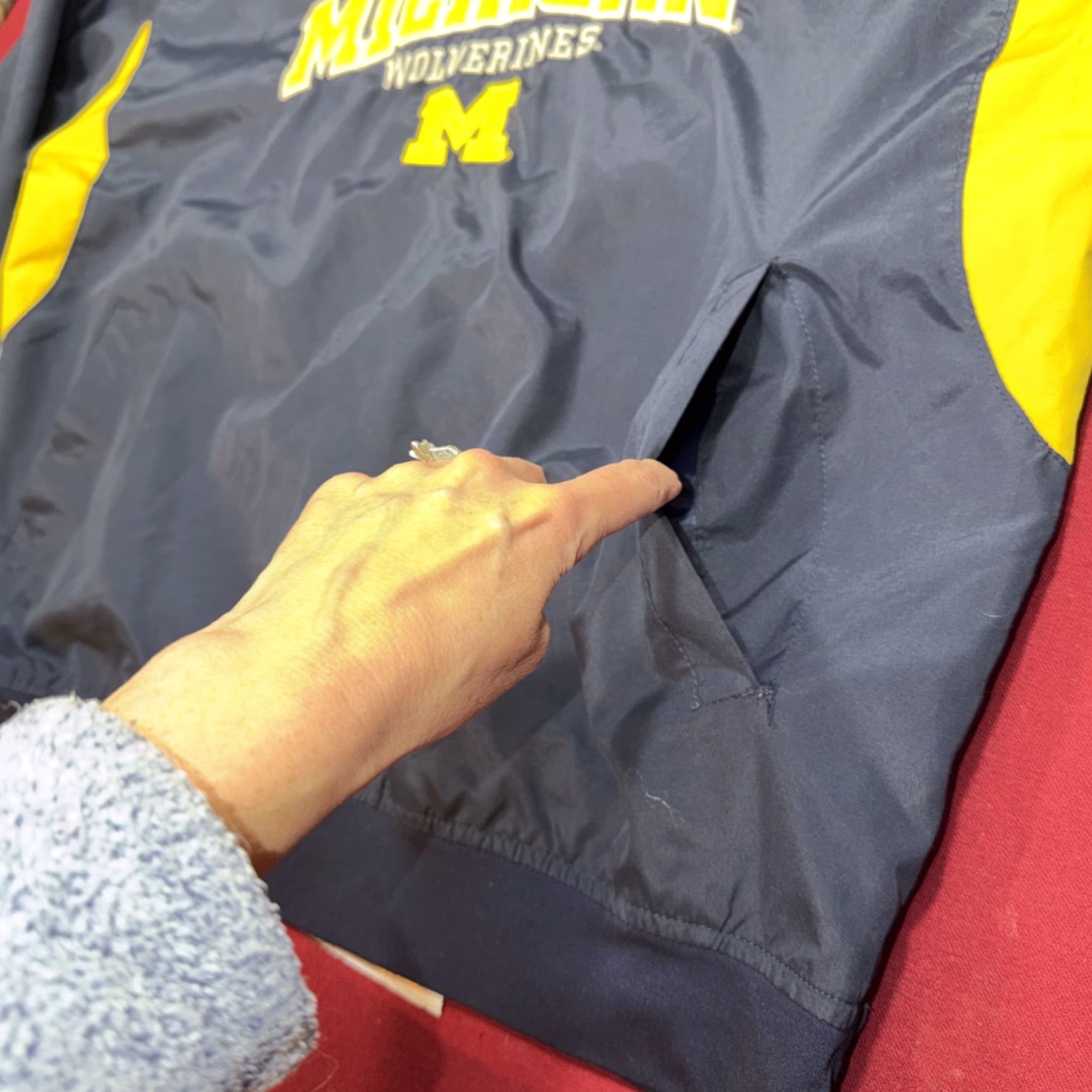 Vintage VINTAGE Michigan Wolverines BLUE YELLOW Windbreaker Jacket XL MEN’S V NECK Pro Edge Wool? Size US XL / EU 56 / 4 - 7 Thumbnail