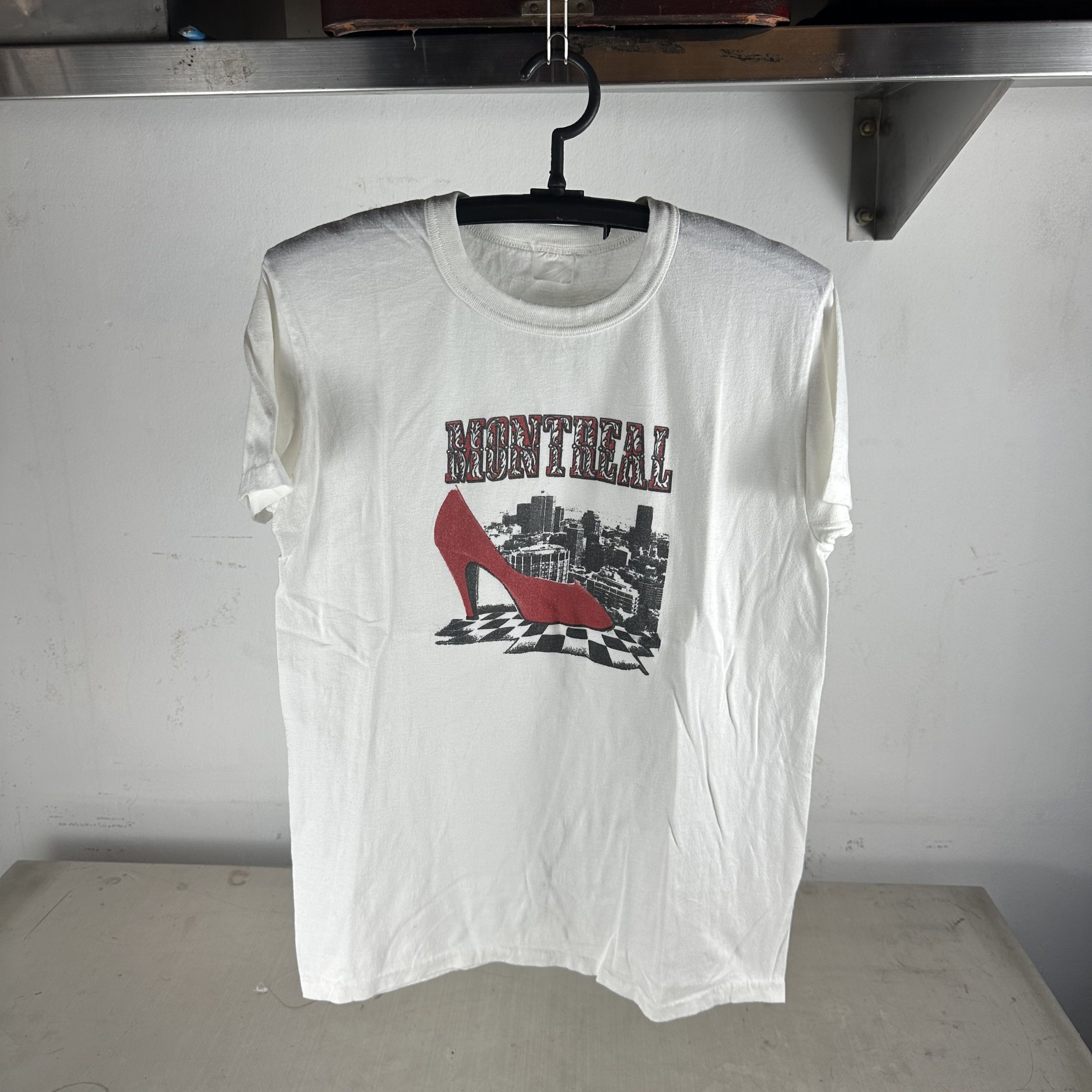 Vintage ​​Vintage 1970s/80s Montreal Heel Graphic T-Shirt Size US L / EU 52-54 / 3 - 1 Thumbnail
