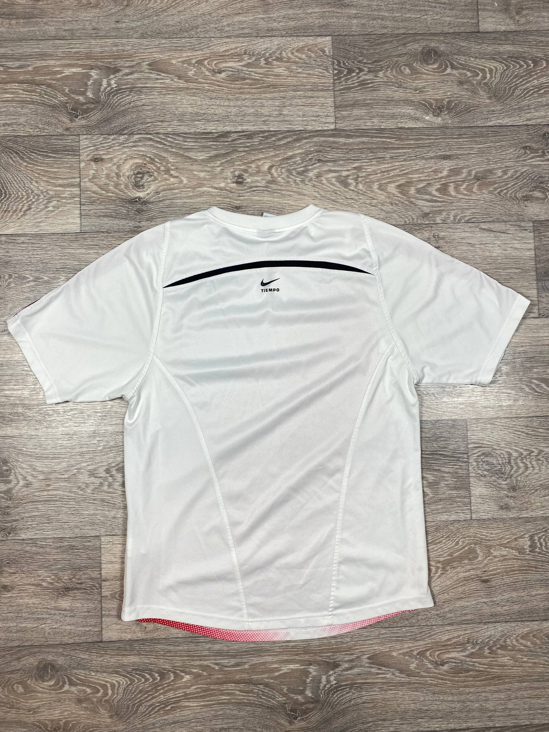 Nike Vintage Nike Total 90 T shirt Logo Size Medium Size US M / EU 48-50 / 2 - 4 Thumbnail