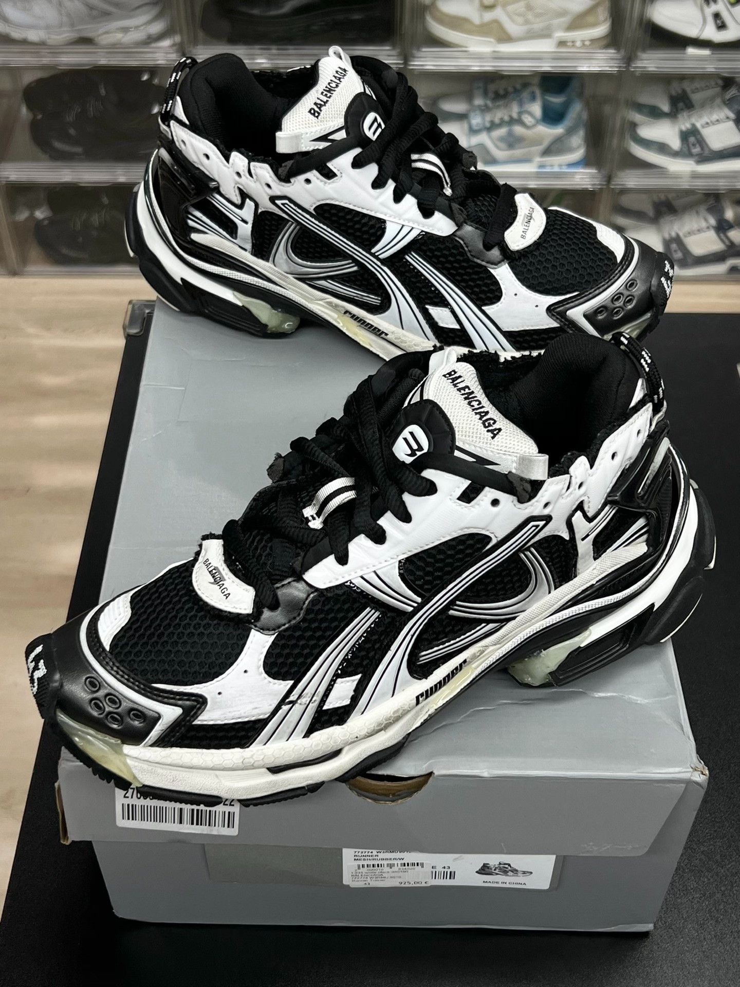 Balenciaga Balenciaga Running Black Lowtop Sneakers 10 Men Size US 10 / EU 43 - 1 Thumbnail