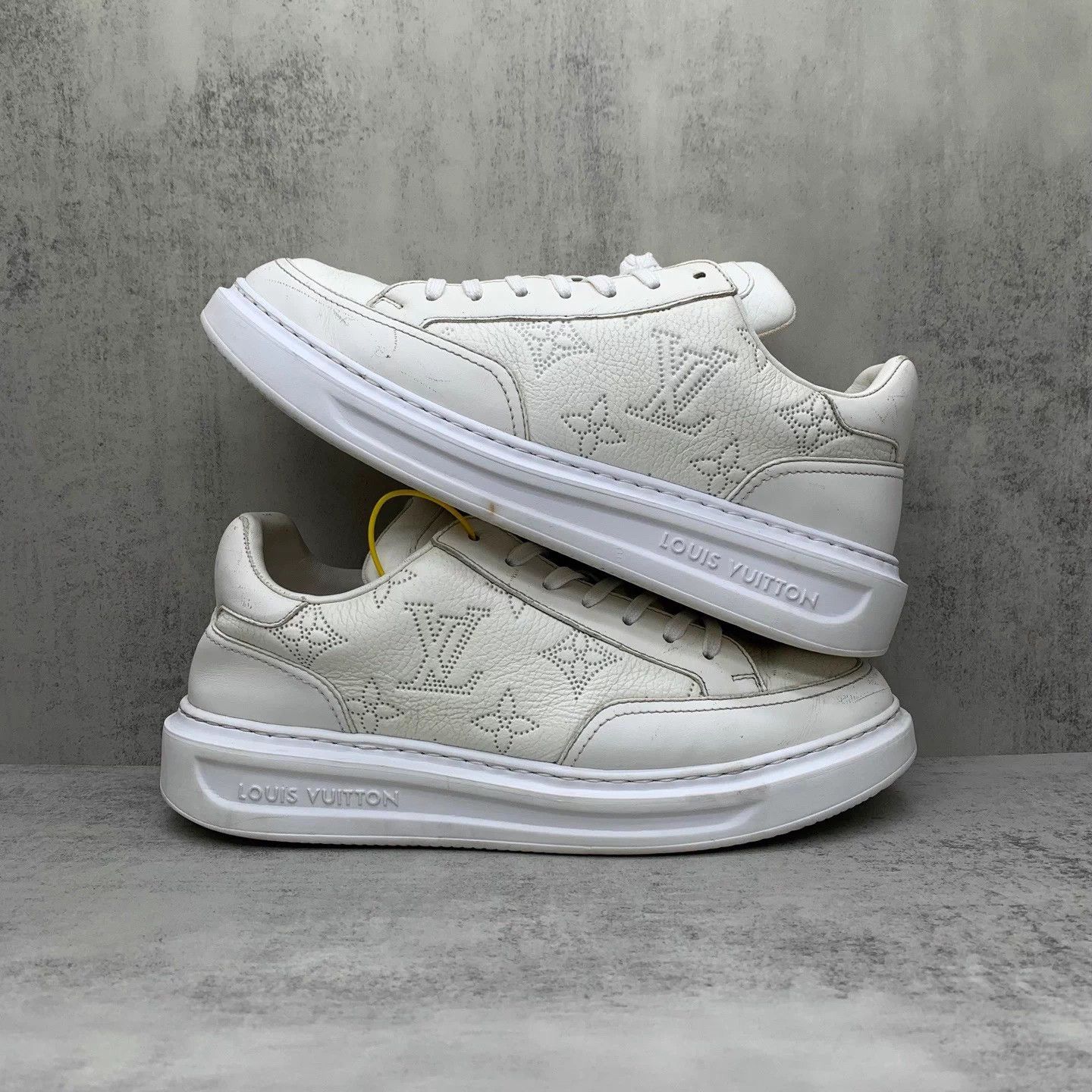 Louis Vuitton Louis Vuitton White Monogram Sneakers 41 Size US 8 / EU 41 - 2 Thumbnail