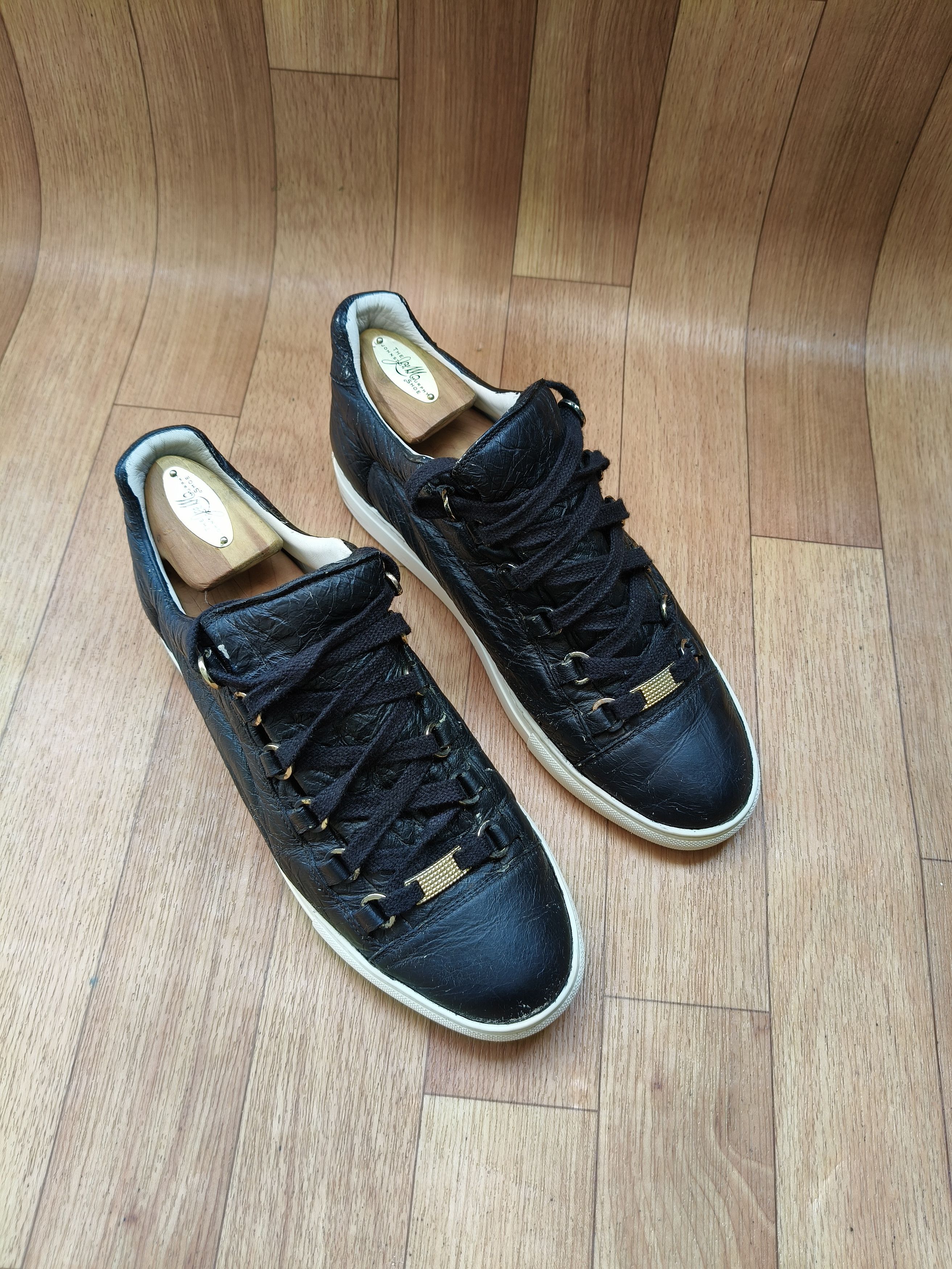 Balenciaga BALENCIAGA ARENA CRACKED EFFECT LOW TOP SNEAKERS Size US 7.5 / EU 40-41 - 2 Thumbnail