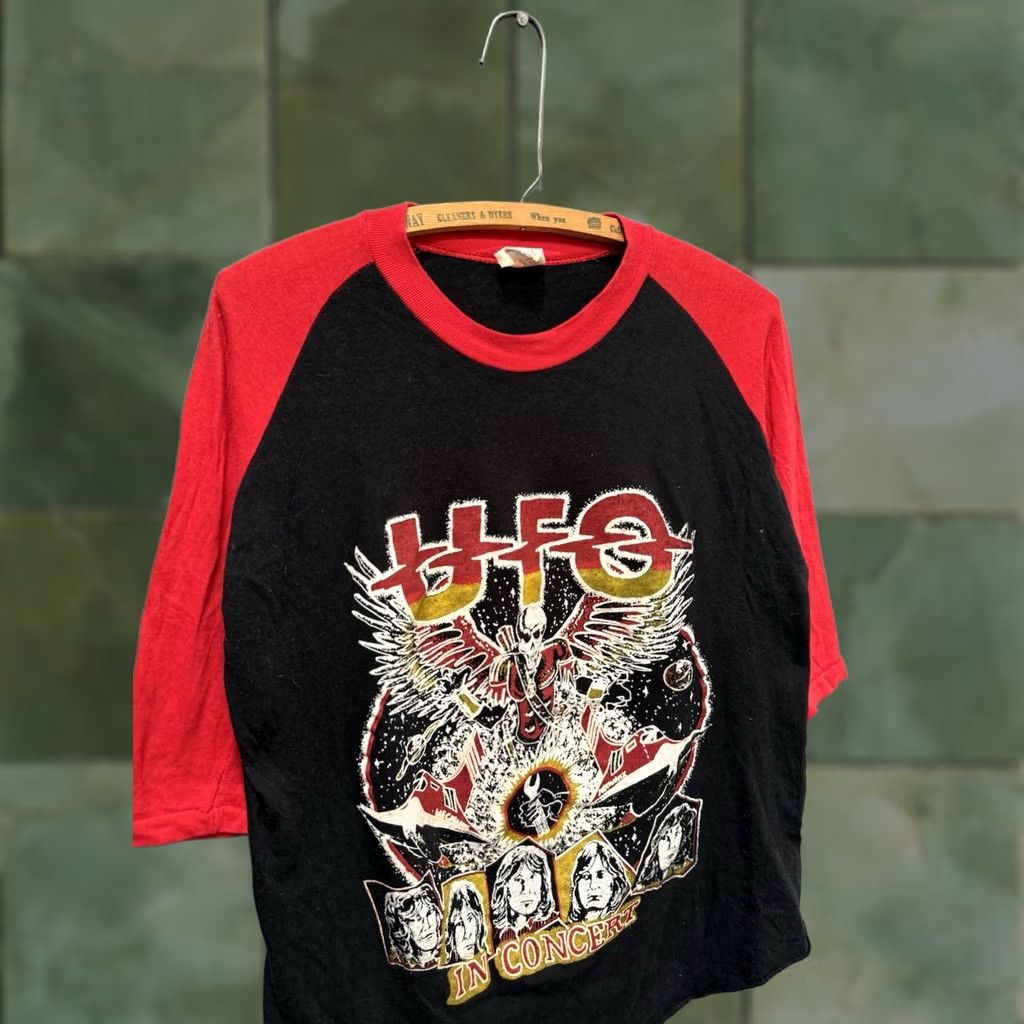 Vintage VINTAGE 80s UFO Wild Willing And Innocent Black Raglan Shirt L Mens/Unisex Shirt Story? Size US L / EU 52-54 / 3 - 1 Thumbnail