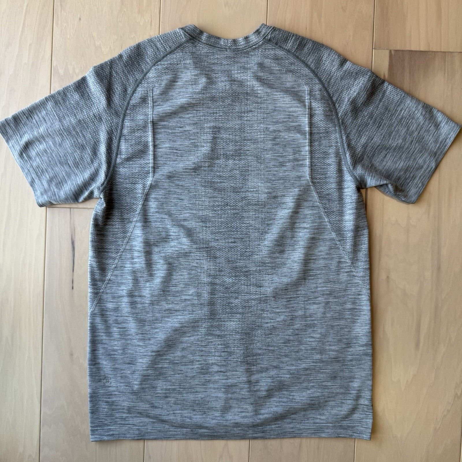 Lululemon Lululemon Vent Shirt Medium Gray Yoga Running Workout Size US M / EU 48-50 / 2 - 6 Thumbnail