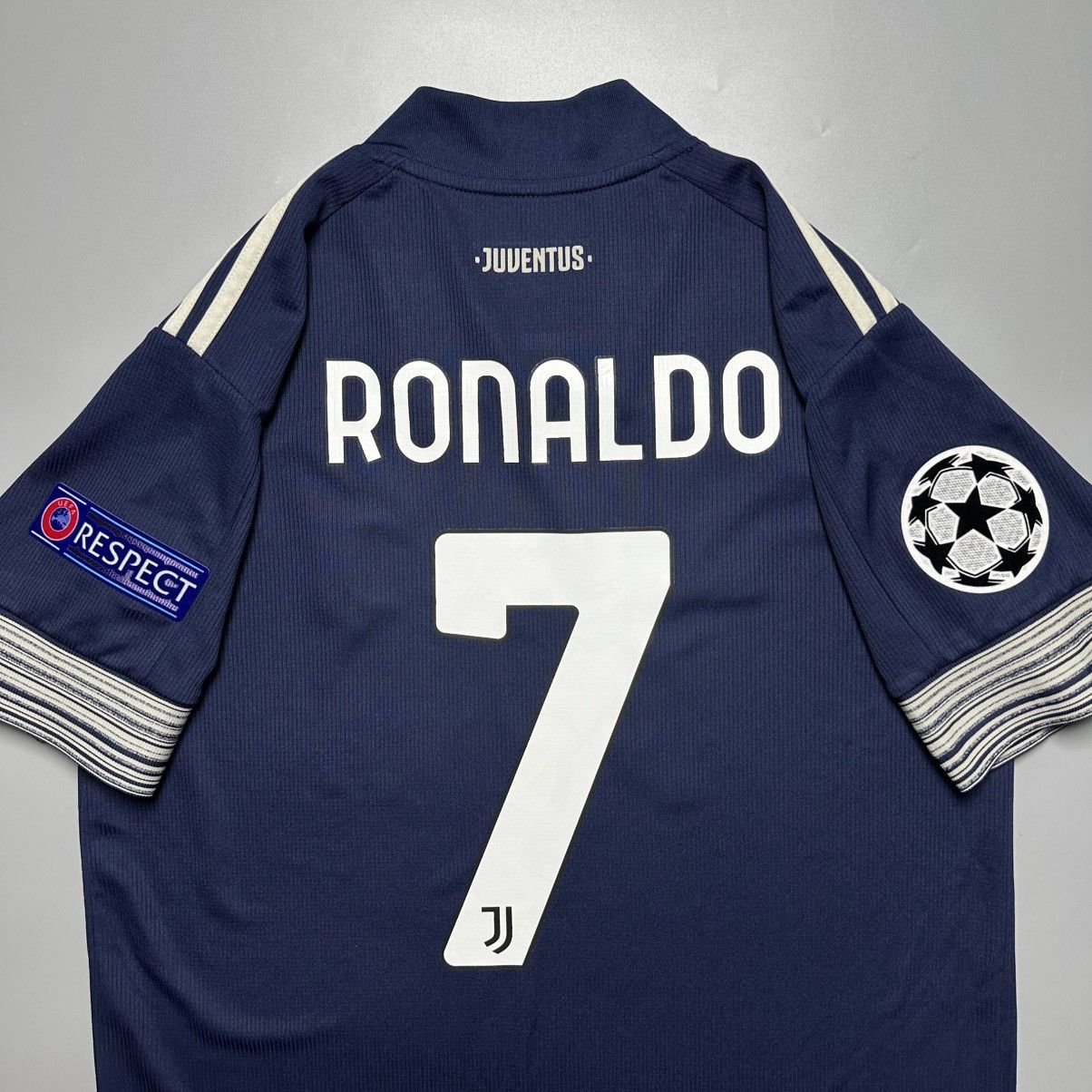 Vintage JUVENTUS ADIDAS 2020/2021 FOOTBALL AWAY JERSEY #7 RONALDO Size US M / EU 48-50 / 2 - 9 Thumbnail
