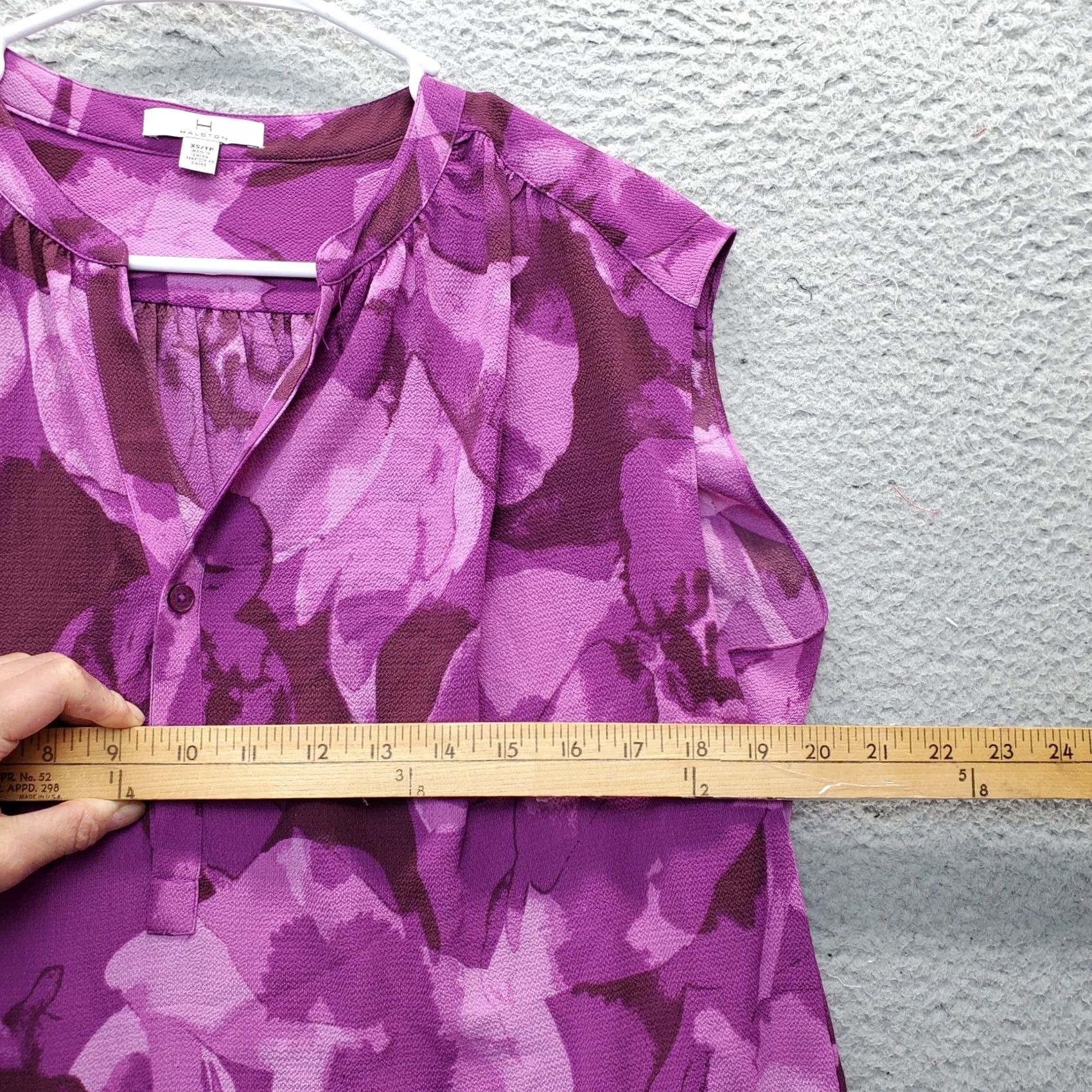Halston Halston Blouse Women's XS Multicolor Tie Dye Sleeveless V-Neck Button 1/4 Rounded Hem Casual Shaping Mens Womens Size XS / US 0-2 / IT 36-38 - 4 Thumbnail