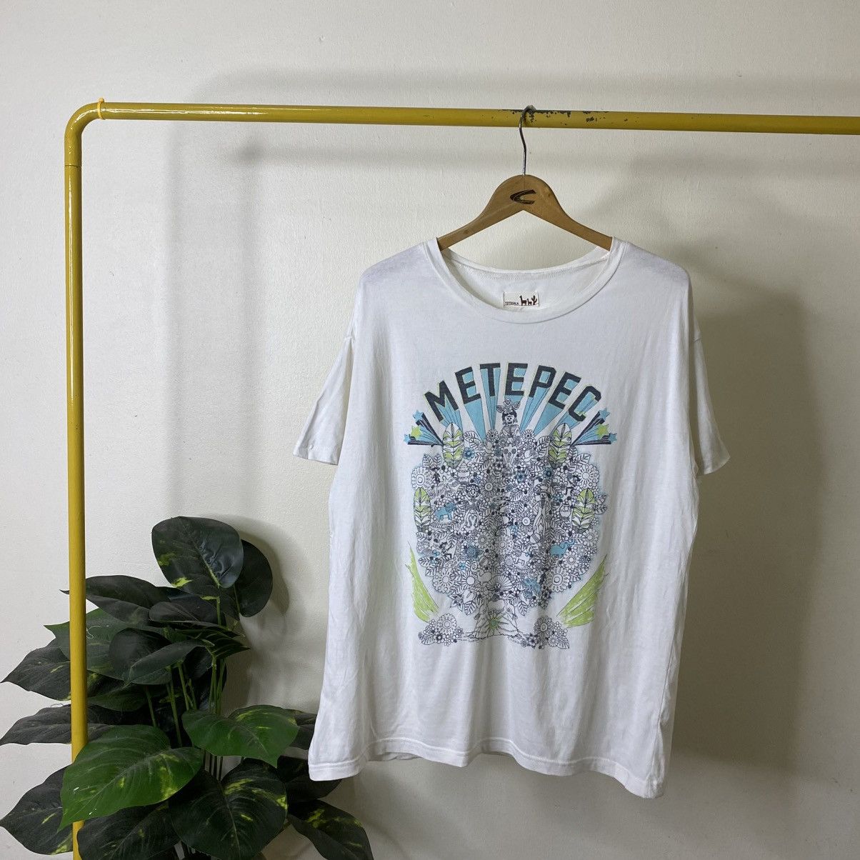 Japanese Brand Titicaca Metepec White T Shirt Size US XL / EU 56 / 4 - 1 Thumbnail