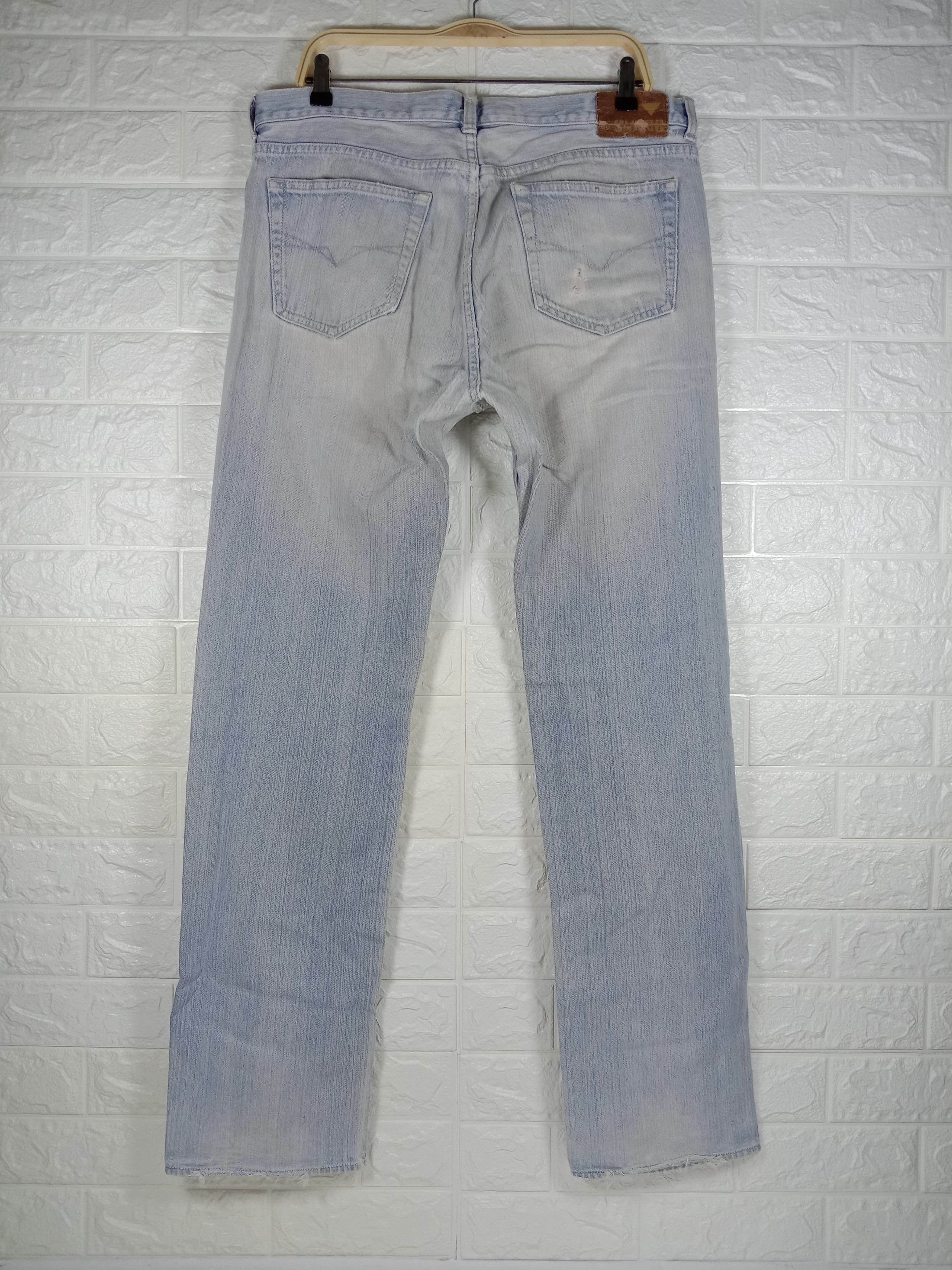 Guess Vintage Guess Light Wash Jeans Distressed Denim Size US 36 / EU 52 - 5 Thumbnail