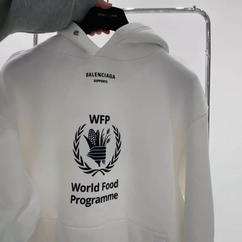 Balenciaga Balenciaga WFP logo white pullover hoodie Size US XS / EU 42 / 0 - 3 Thumbnail