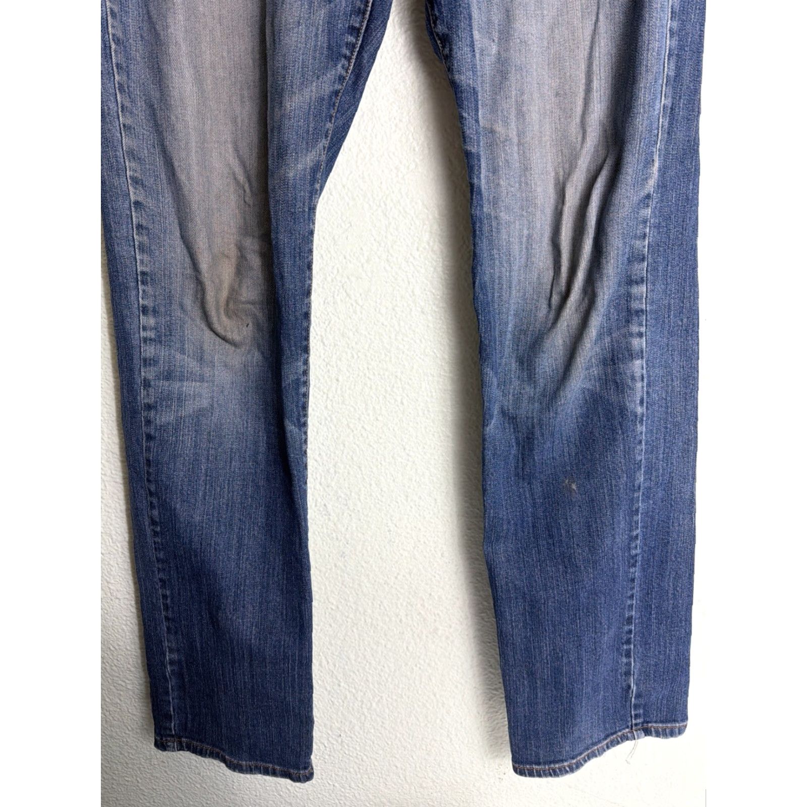 Lucky Brand Lucky Brand 221 Original Straight Medium Wash Stained Jeans Mens 34x34 Blue Straight Mens 34 Inseam 34 Regular Fit Size US 34 / EU 50 - 3 Thumbnail