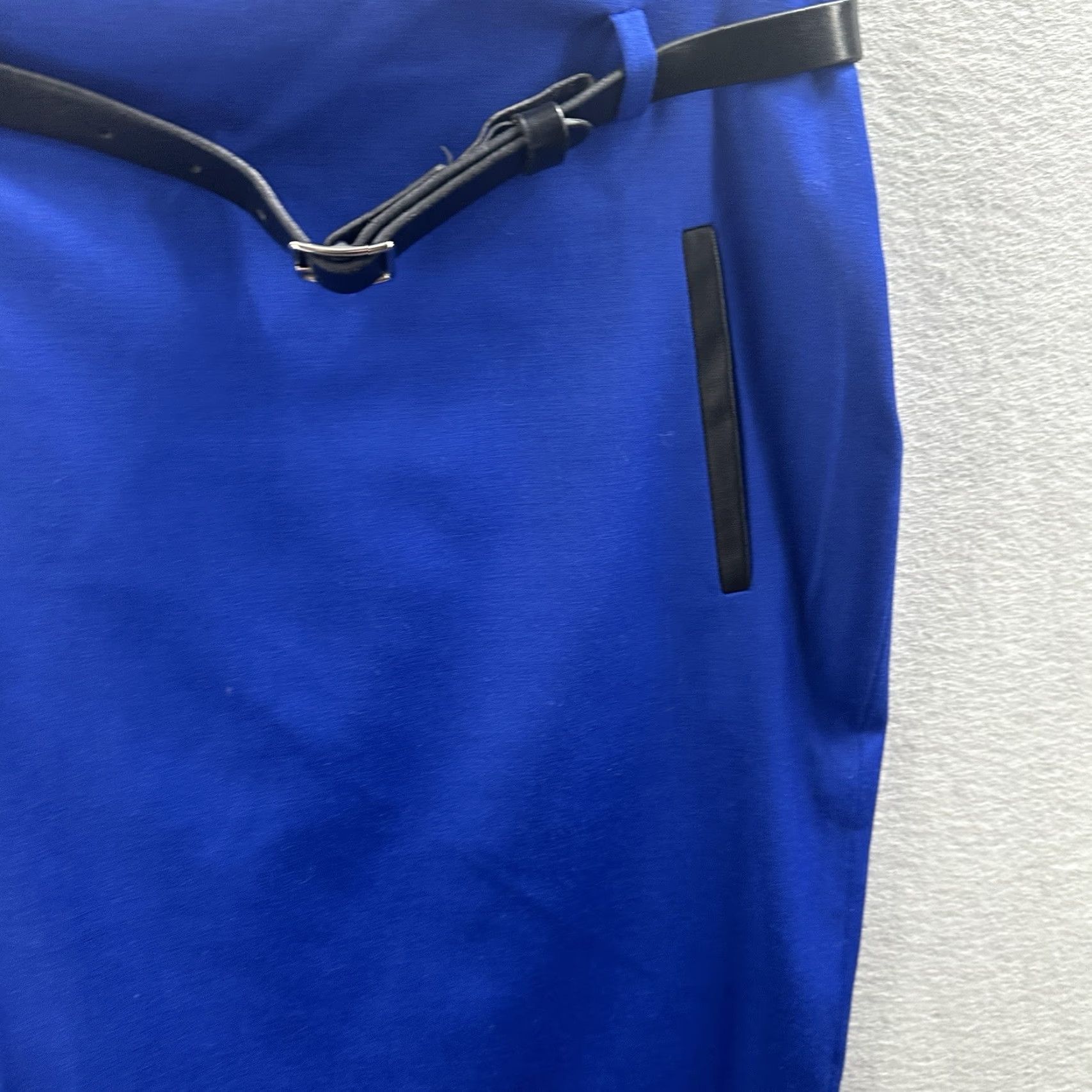 Vintage Yigal Azrouel Skirt Womens 4 Blue Black Leather Belt Business Trim Quiet Luxury Size 27" / US 4 / IT 40 - 4 Thumbnail
