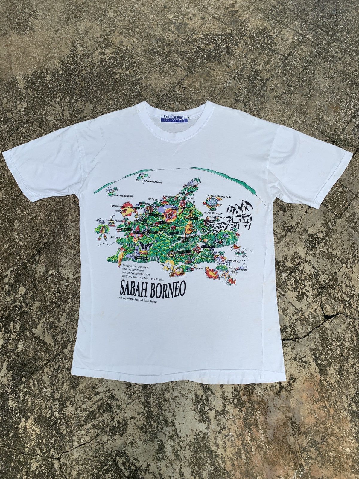 Vintage 2000s Exotic Borneo Sabah Malaysia Art Graphic White Tee Size US L / EU 52-54 / 3 - 1 Thumbnail