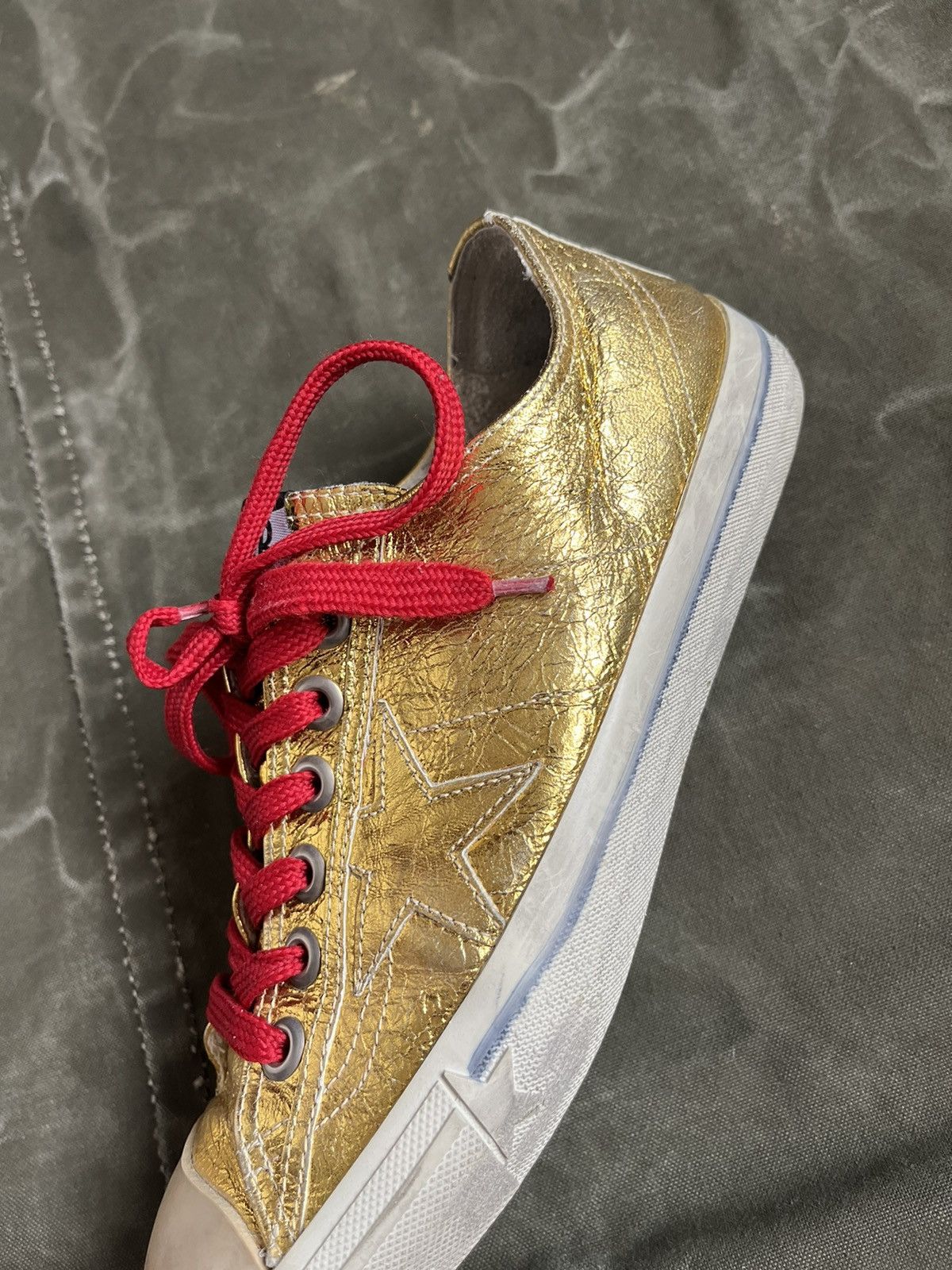 Golden Goose × Vintage GGDB Golden Goose Deluxe Brand V-star 2 Gold Low Sneakers Size US 7 / EU 40 - 13 Thumbnail