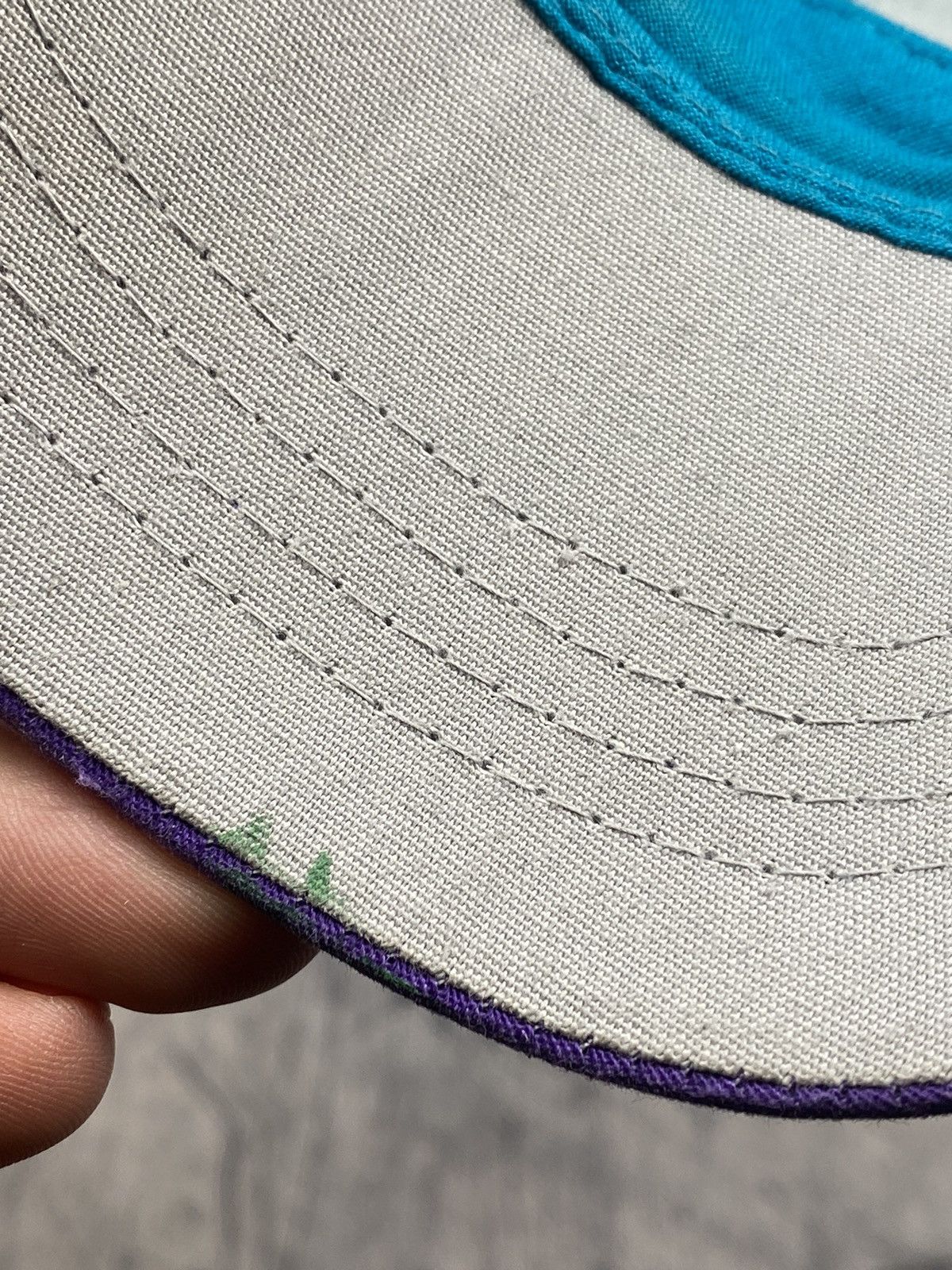 NBA × New Era × Vintage Vintage Charlotte Hornets New Era 90s Two Tone SnapBack Hat Size ONE SIZE - 9 Thumbnail
