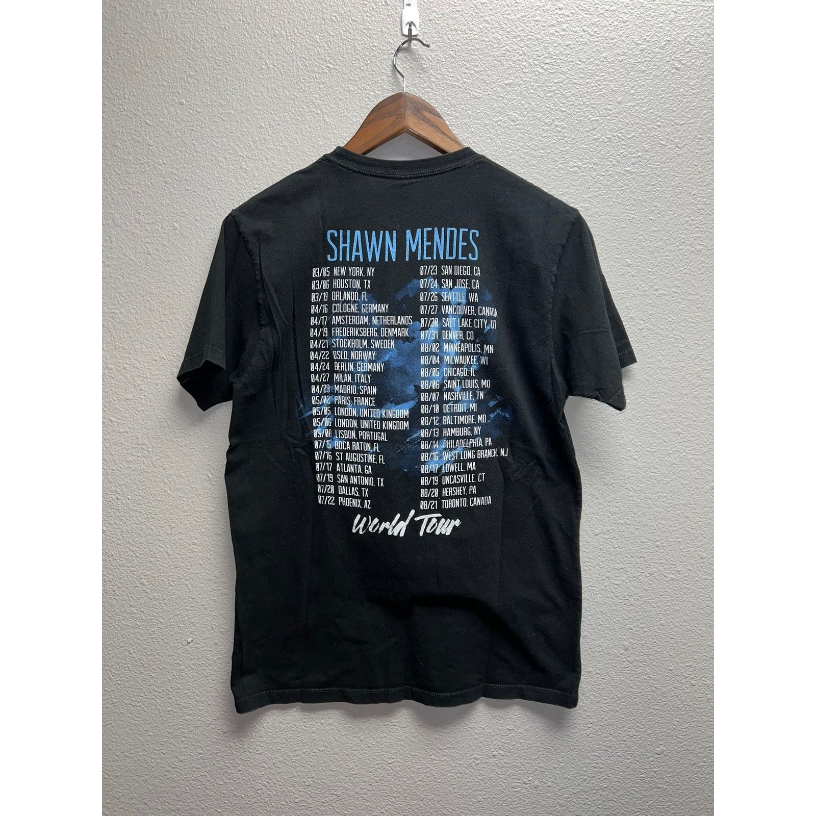 Band Tees Shawn Mendes Shirt World Tour Concert Musician Tee M Medium Size US M / EU 48-50 / 2 - 6 Thumbnail