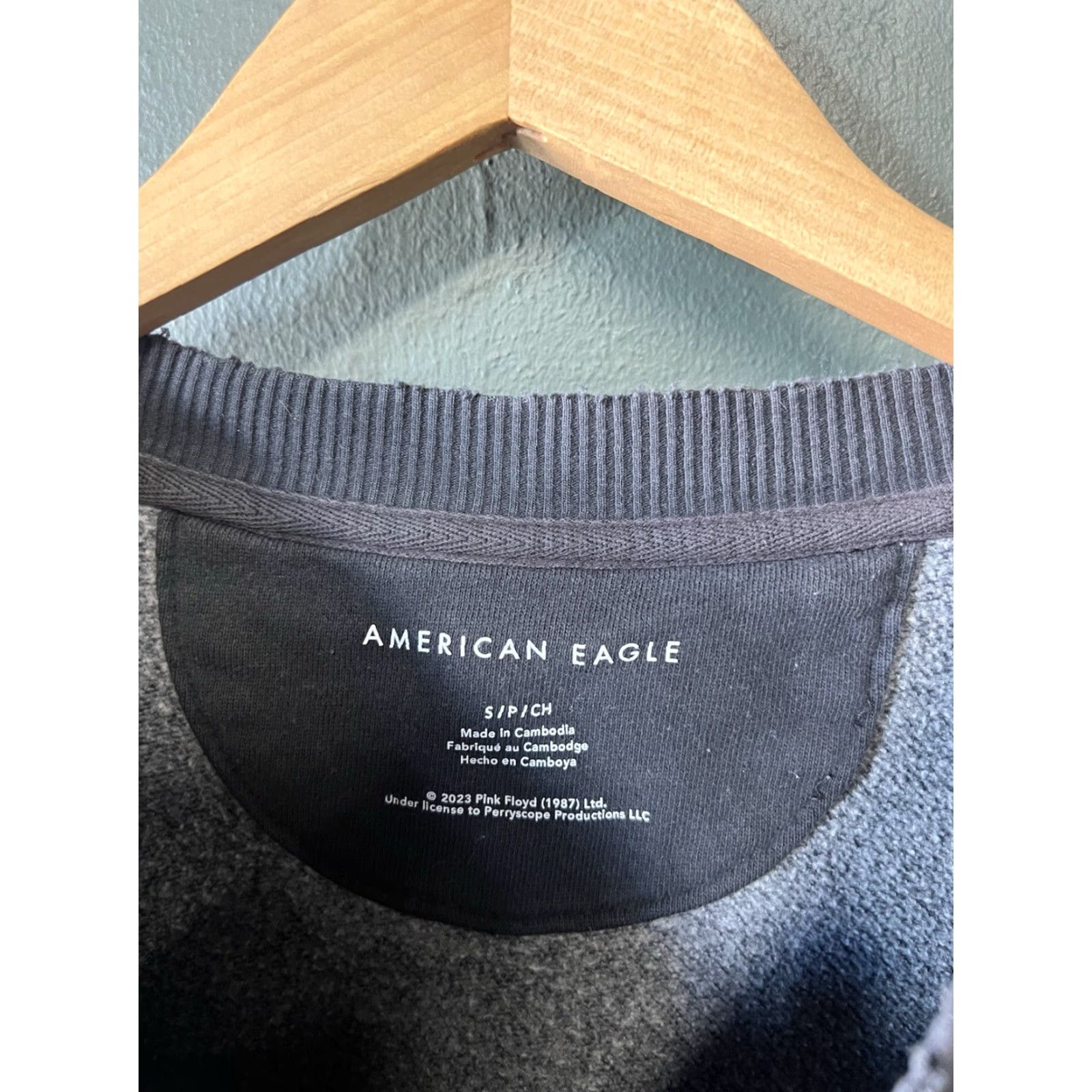 American Eagle Outfitters VINTAGE American Eagle Outfitters Sweatshirt Grey Long Sleeve Pullover Crew Neck S Womens Small Pink Floyd Size S / US 4 / IT 40 - 3 Thumbnail