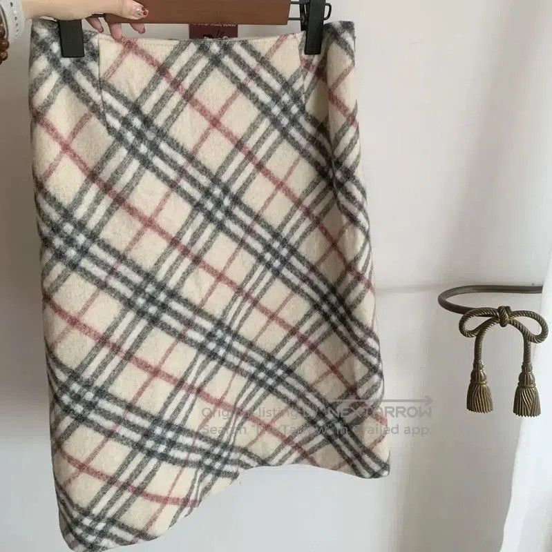 Burberry Burberry Khaki Wool Midi Skirt for Women. Size 23" - 7 Thumbnail