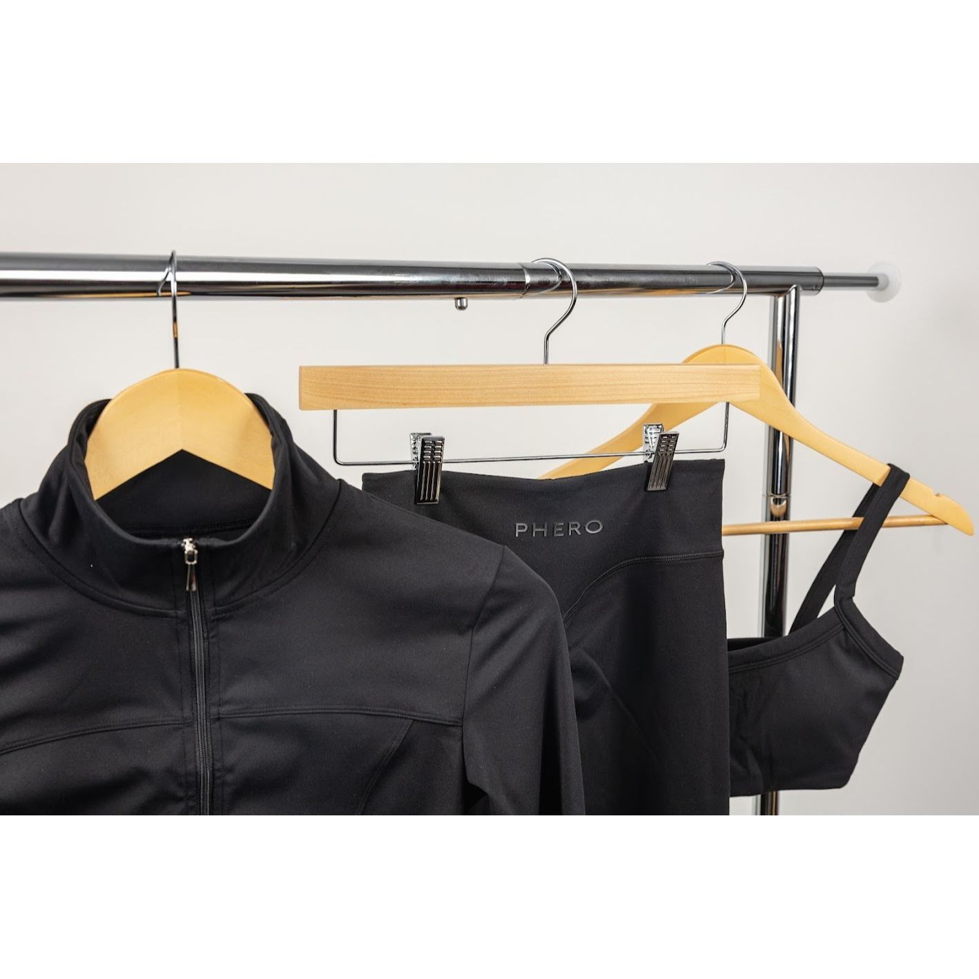 Other Womens Matching 3 Piece Athleisure Set Jacket Bra Leggings M Size 28" / US 6 / IT 42 - 2 Thumbnail