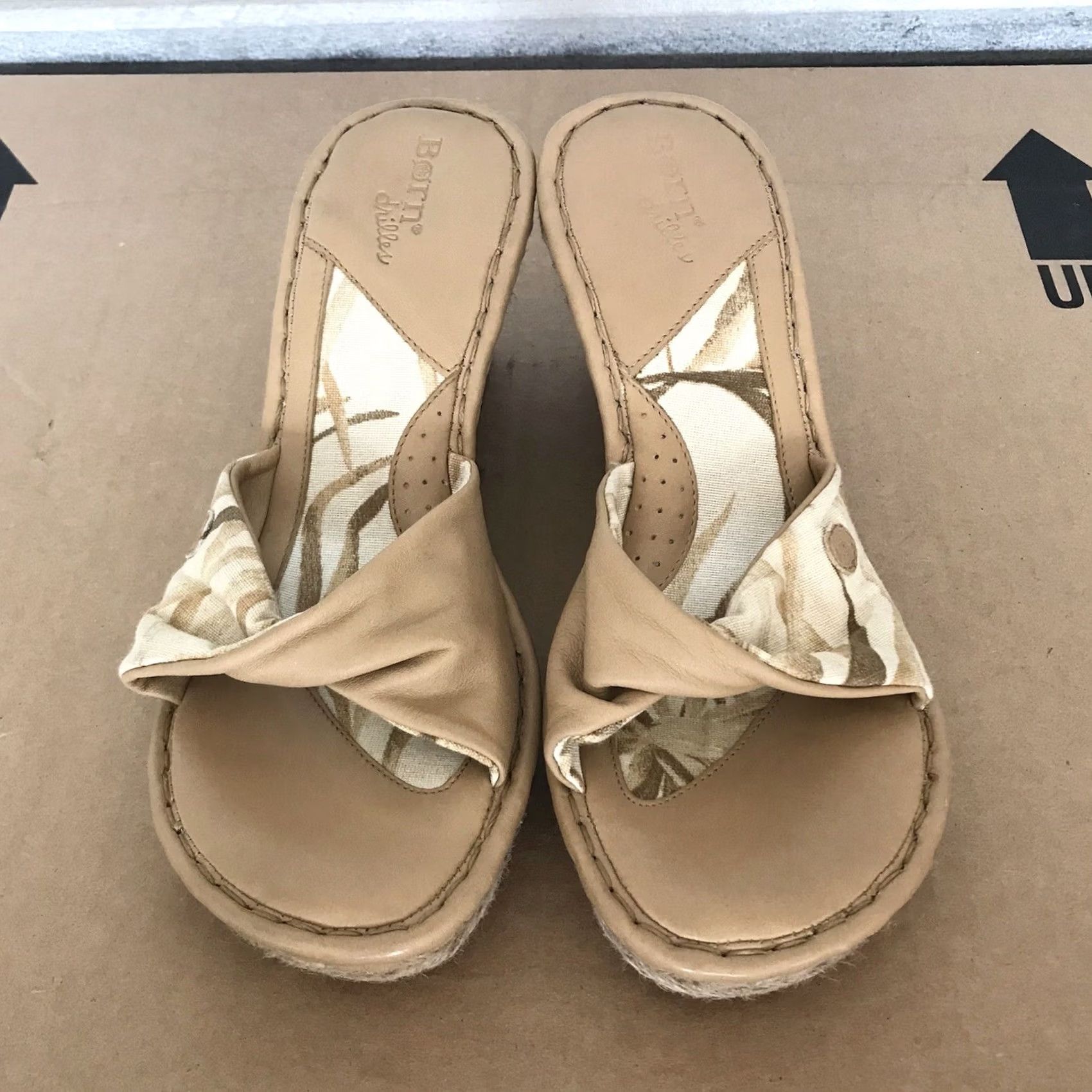 Born VINTAGE? No. Born Women Sandal Wedge Espadrille Slip-On Leaf Pattern Tan Brown 10 Leather Fabric Upper Bow Jute W5017 Mens? Ladies? Size US 10 / IT 40 - 3 Thumbnail