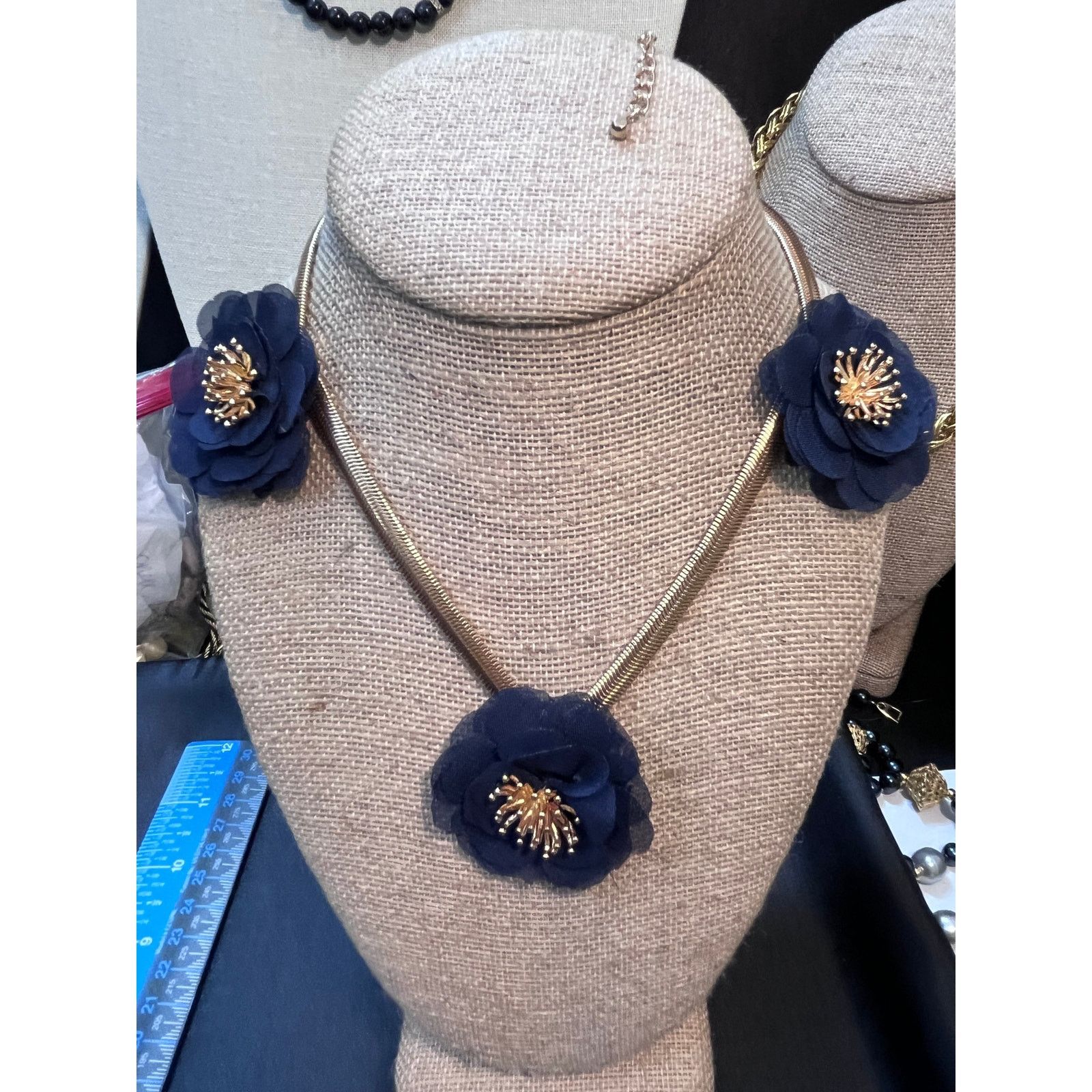 Other Vintage Navy Floral Statement Necklace 15 Inch Gold Tone Size ONE SIZE - 9 Thumbnail