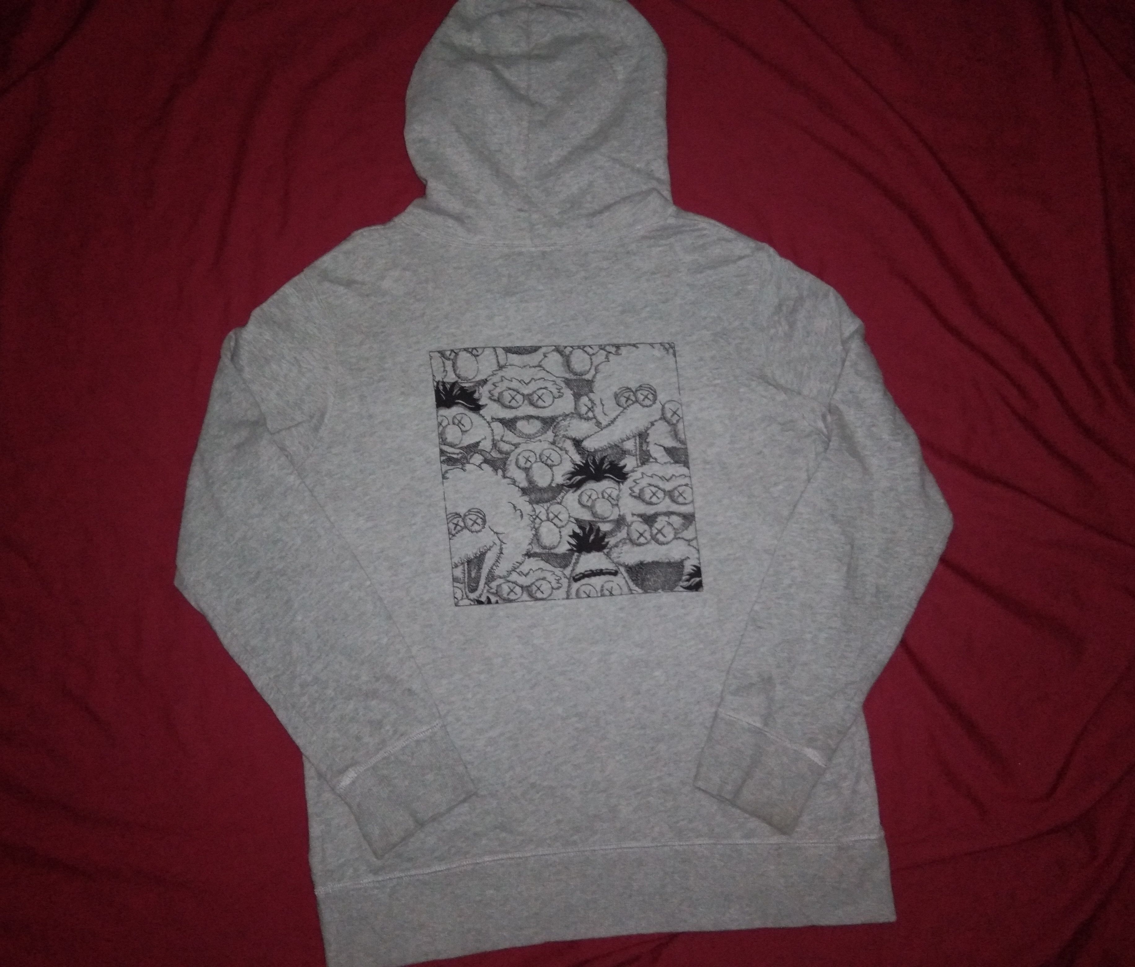 Kaws × Uniqlo Sesame Street x Kaws hoodie Size US M / EU 48-50 / 2 - 3 Thumbnail