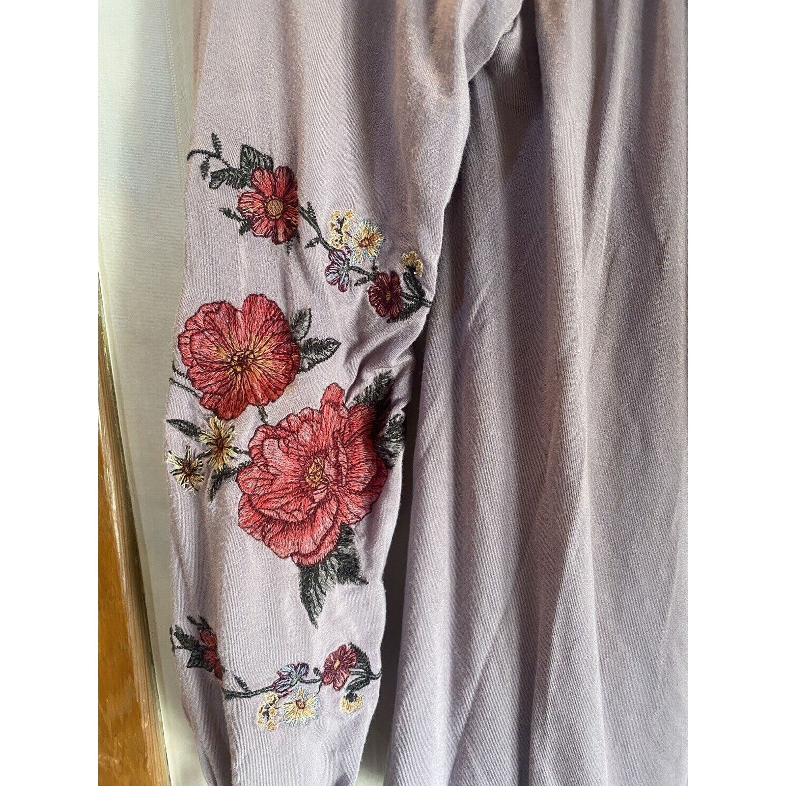 American Eagle Outfitters American Eagle Embroidered Top Women’s Shirt Small Violet Size S / US 4 / IT 40 - 2 Thumbnail