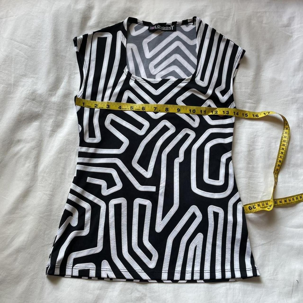 Vintage 2000s black and white geometric print square neck top Size S / US 4 / IT 40 - 6 Thumbnail