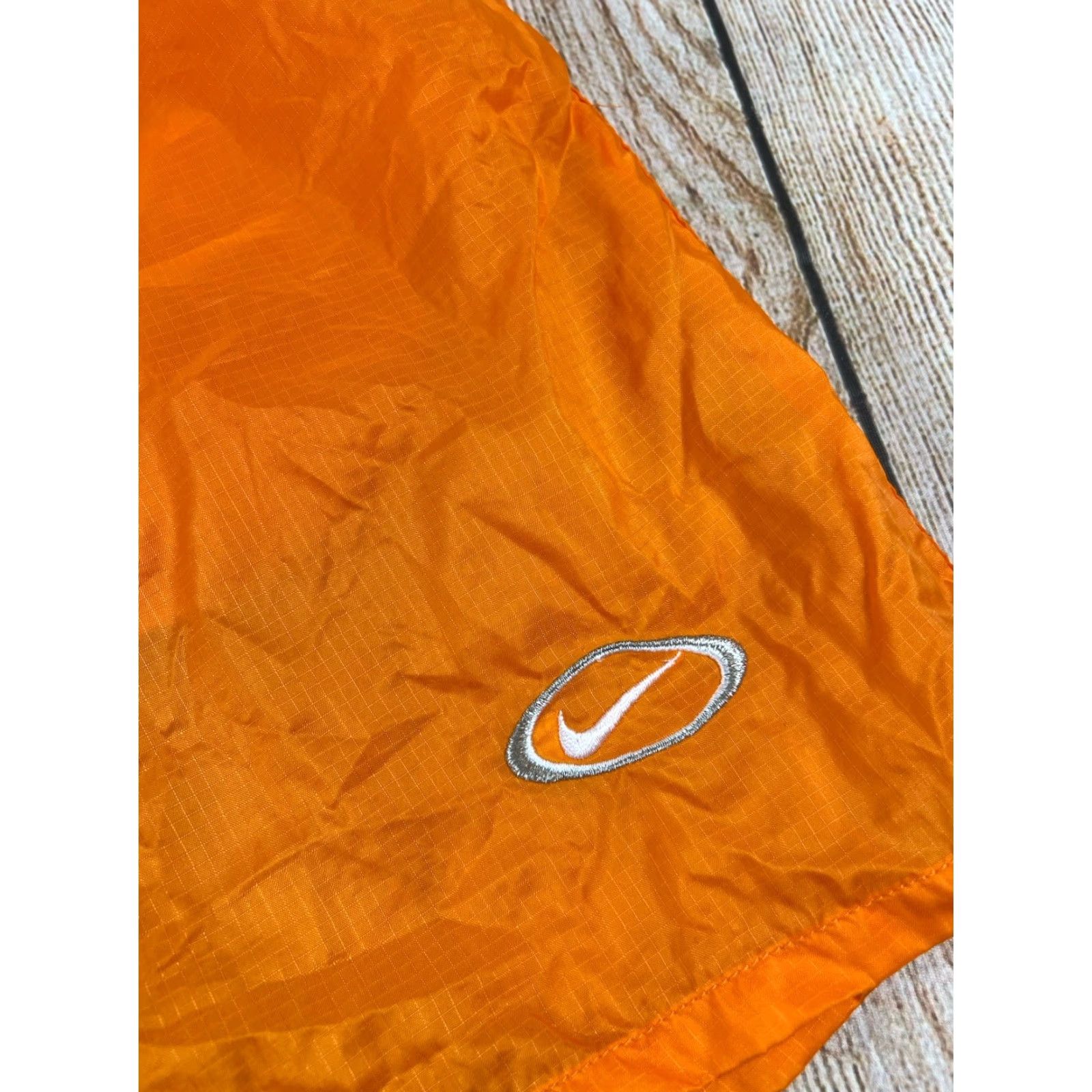 Nike VINTAGE Nike Swoosh Nylon Orange Shorts Women 90s Medium M Athletic Activewear Size 32" / US 10 / IT 46 - 2 Thumbnail