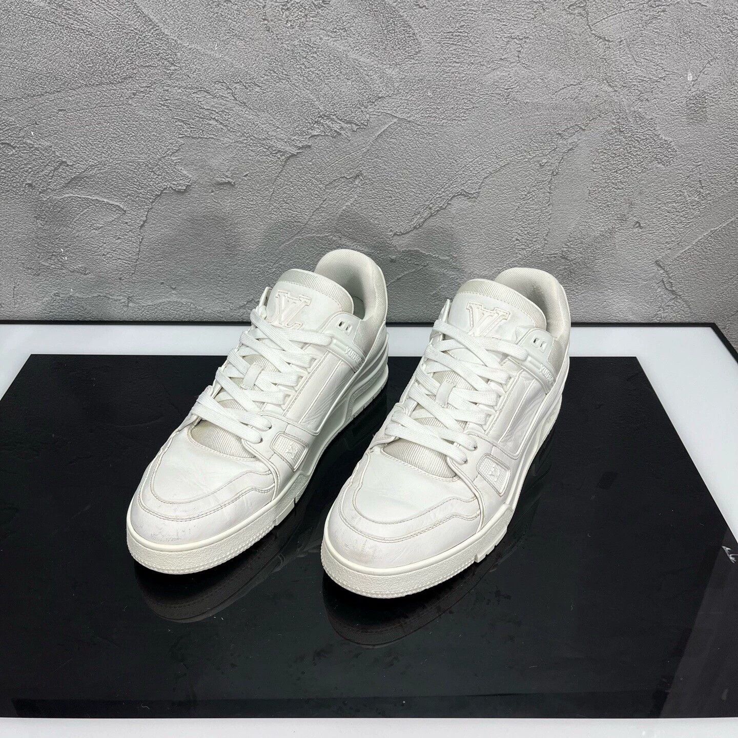 Louis Vuitton LV Trainer White UK10/44 98 New Lightly Used Size US 10 / EU 43 - 1 Thumbnail
