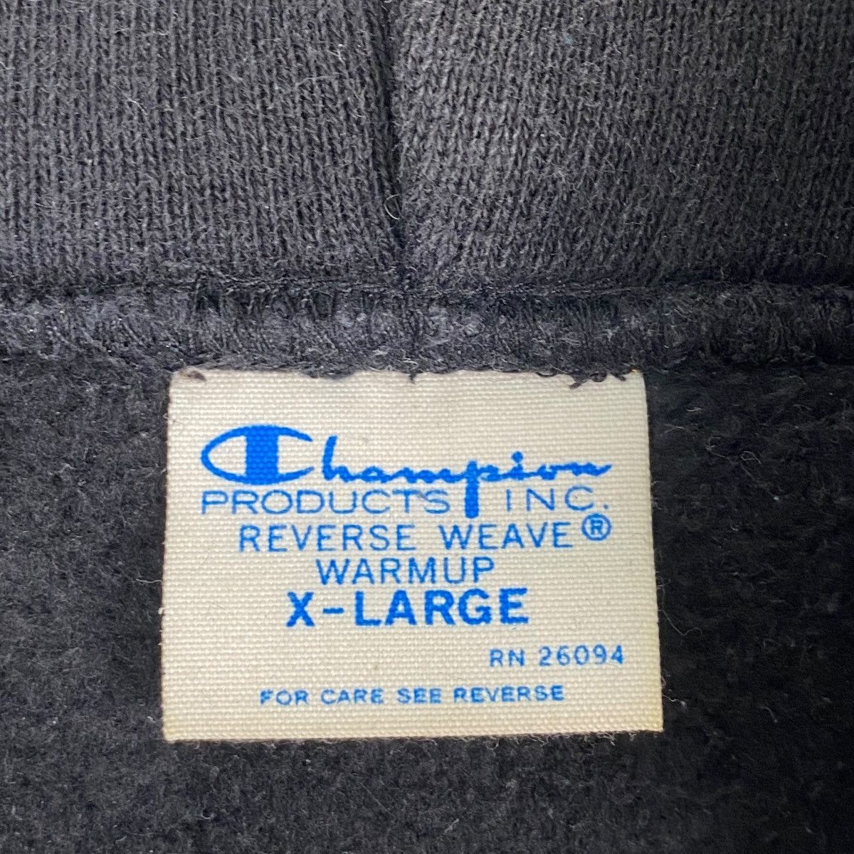 Champion × Vintage Vintage Champion Hoodie Small C Logo Sweater Black Size US L / EU 52-54 / 3 - 7 Thumbnail