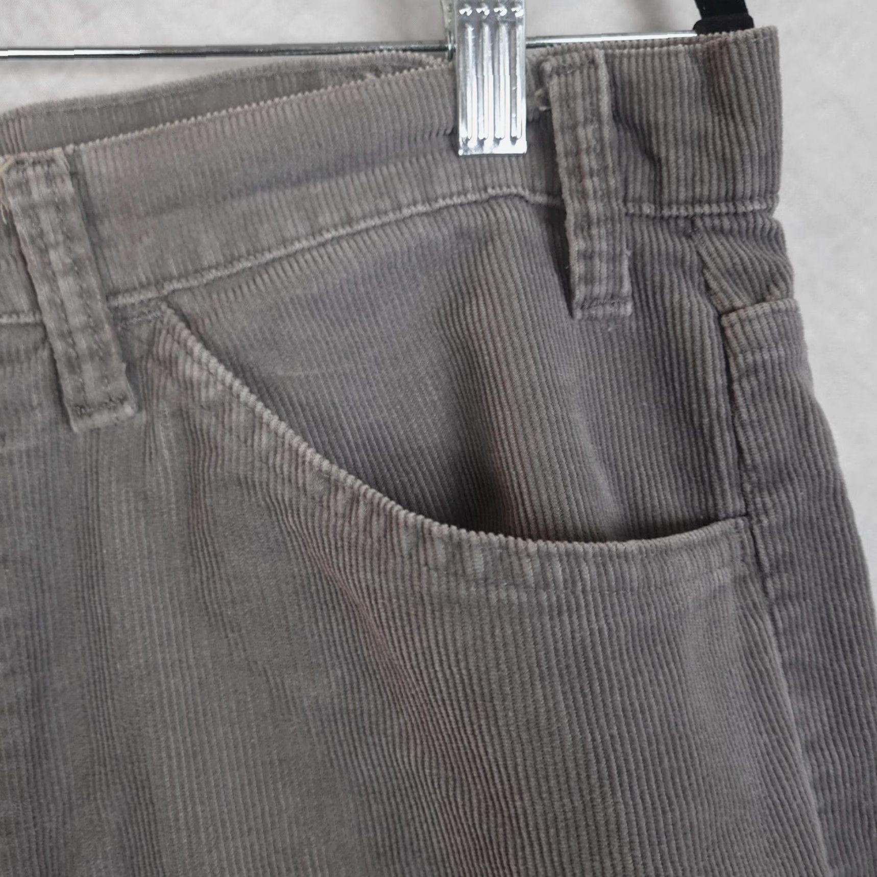 Levi's VINTAGE Levi's 519 Corduroy Chino Pants Mens 33x28 Gray Straight Leg Casual 80s Size US 33 - 7 Thumbnail