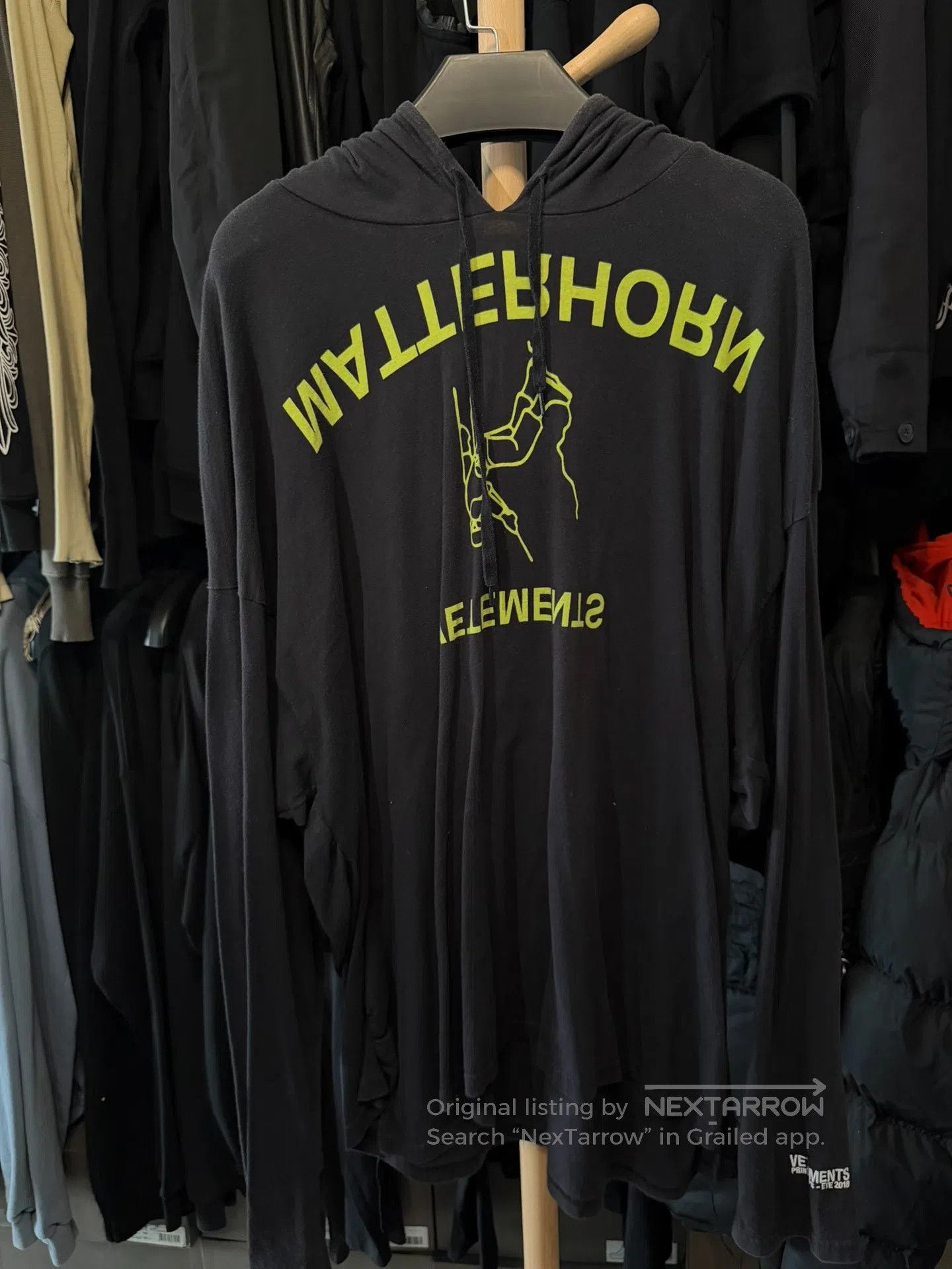 Vetements VETEMENTS 18SS Asymmetric Logo Sweatshirts & Hoodies
