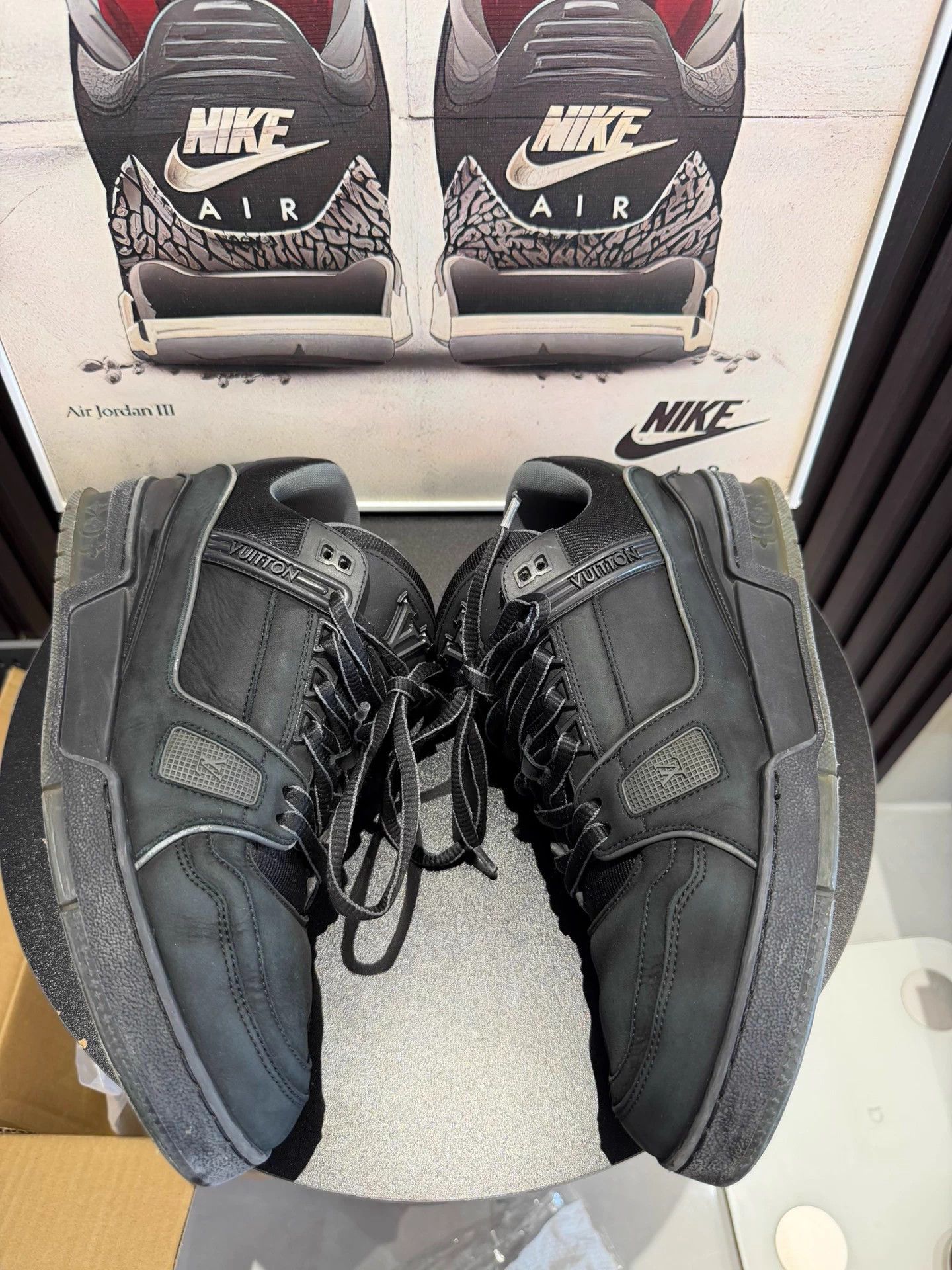 Louis Vuitton LOUIS VUITTON Men's Black Plain Lace-Up Trainer Size US 9 / EU 42 - 4 Thumbnail