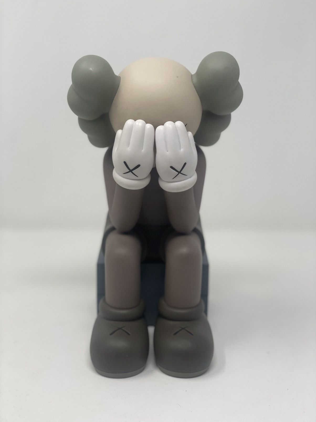 Kaws Kaws Passing Through | Grailed