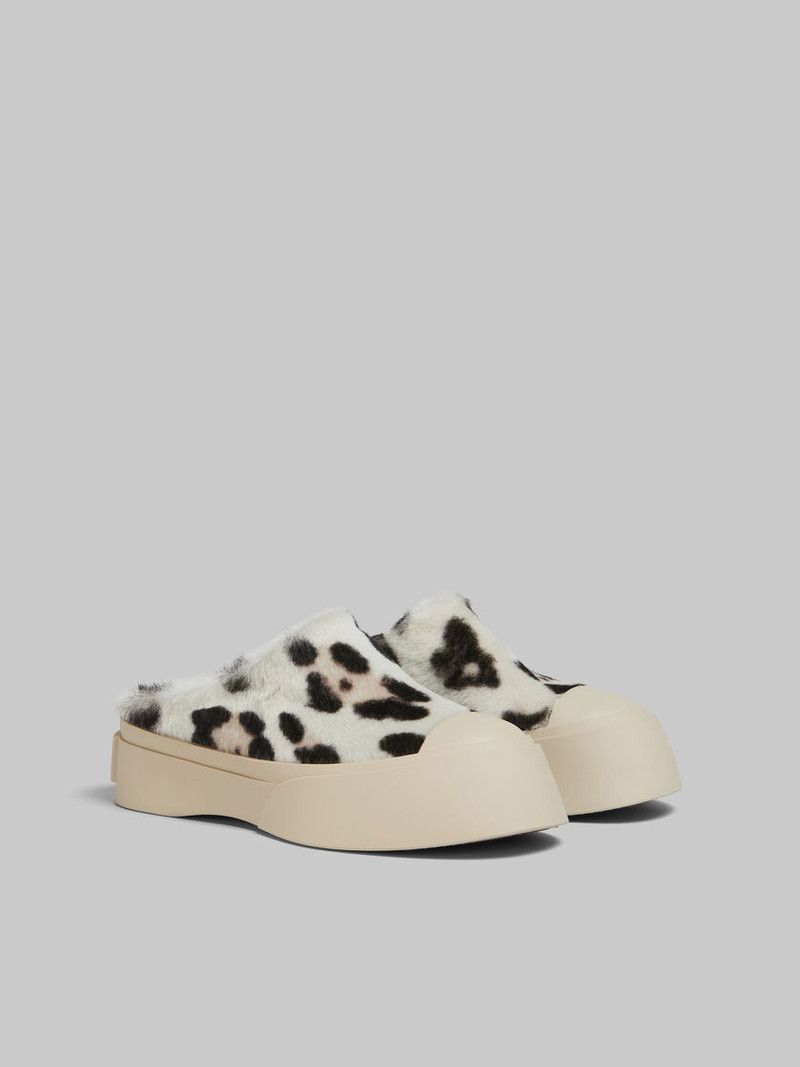 o1w1db11125 Animalier Print Shearling Pablo in White