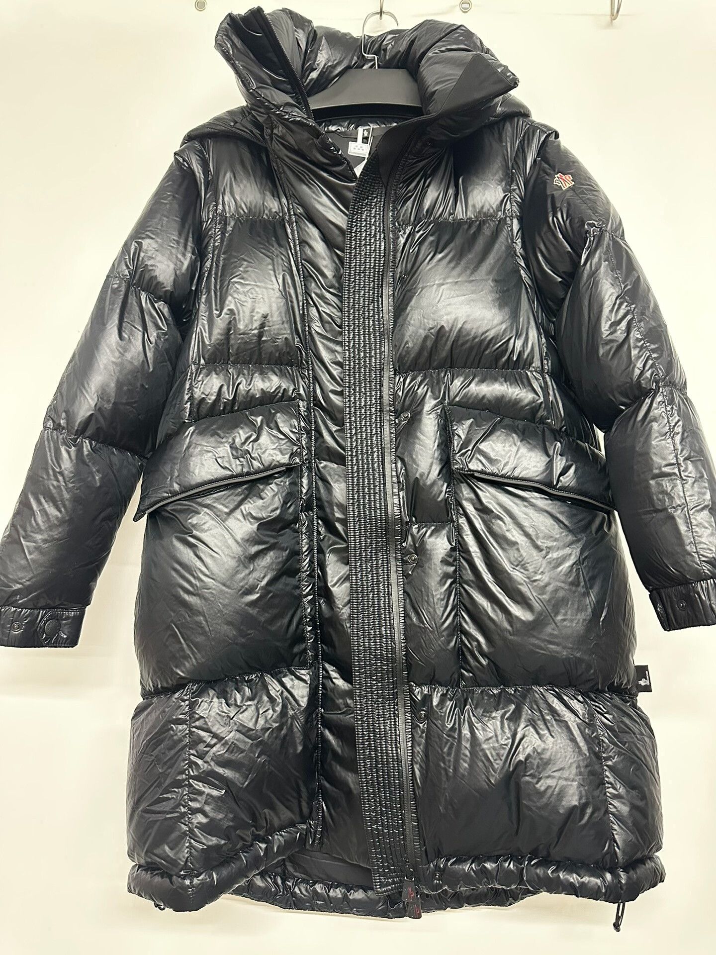 Moncler Moncler Women's Down Jacket Size XS / US 0-2 / IT 36-38 - 1 Thumbnail