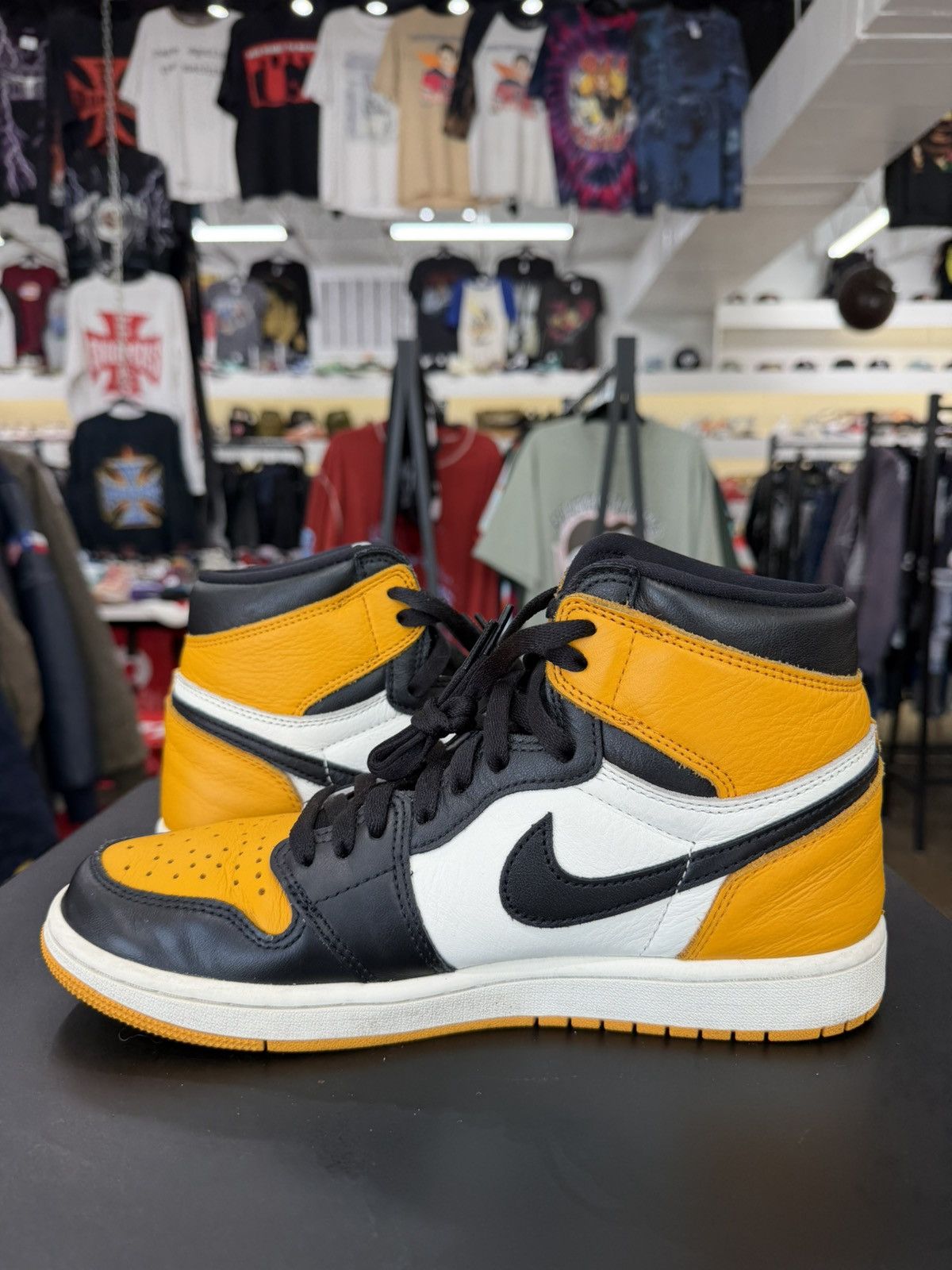 Jordan Brand Air Jordan 1 Taxi Size 9 (2022) Size US 9 / EU 42 - 4 Thumbnail