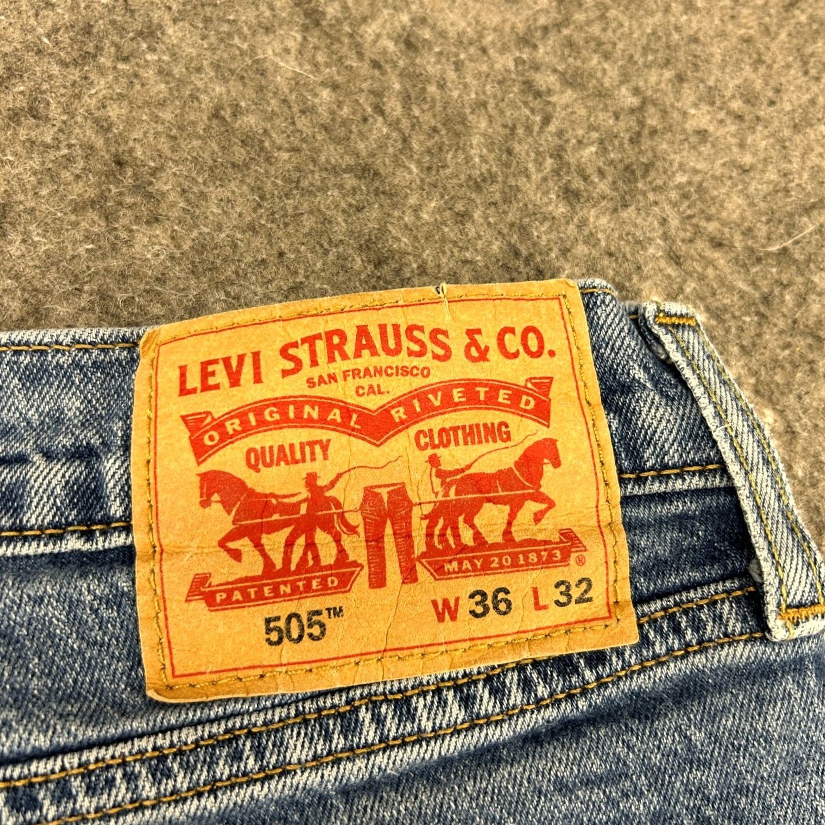 Levi's Levi's 505 Jeans Men's 36x32 Light Wash Denim Straight Relaxed Fit 100% Cotton Blue Distressed Pockets Logo Vintage No Size US 36 / EU 52 - 4 Thumbnail
